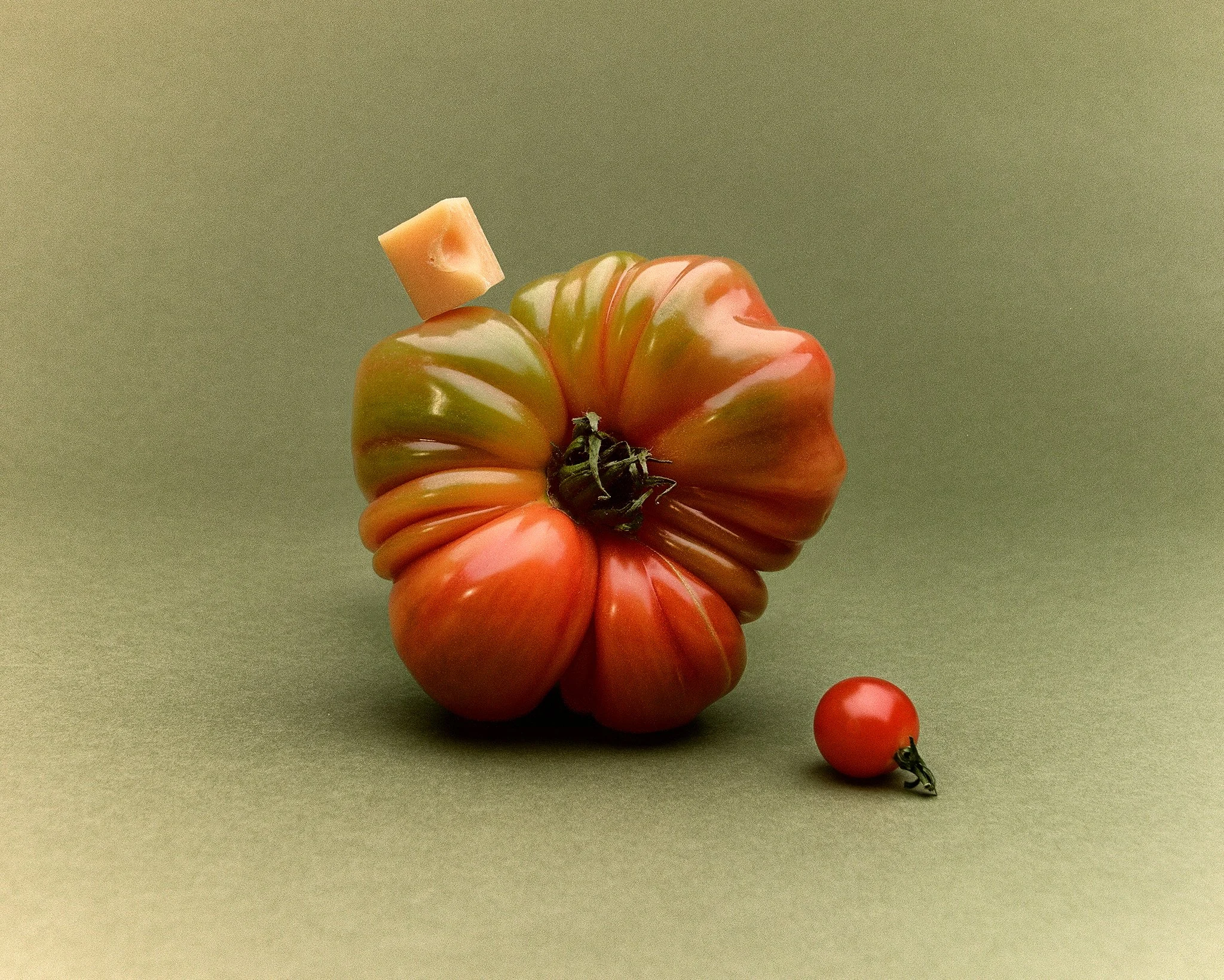 NicholasHyatt_HeirloomTomatoWithCheese_KodakPortra160.jpg