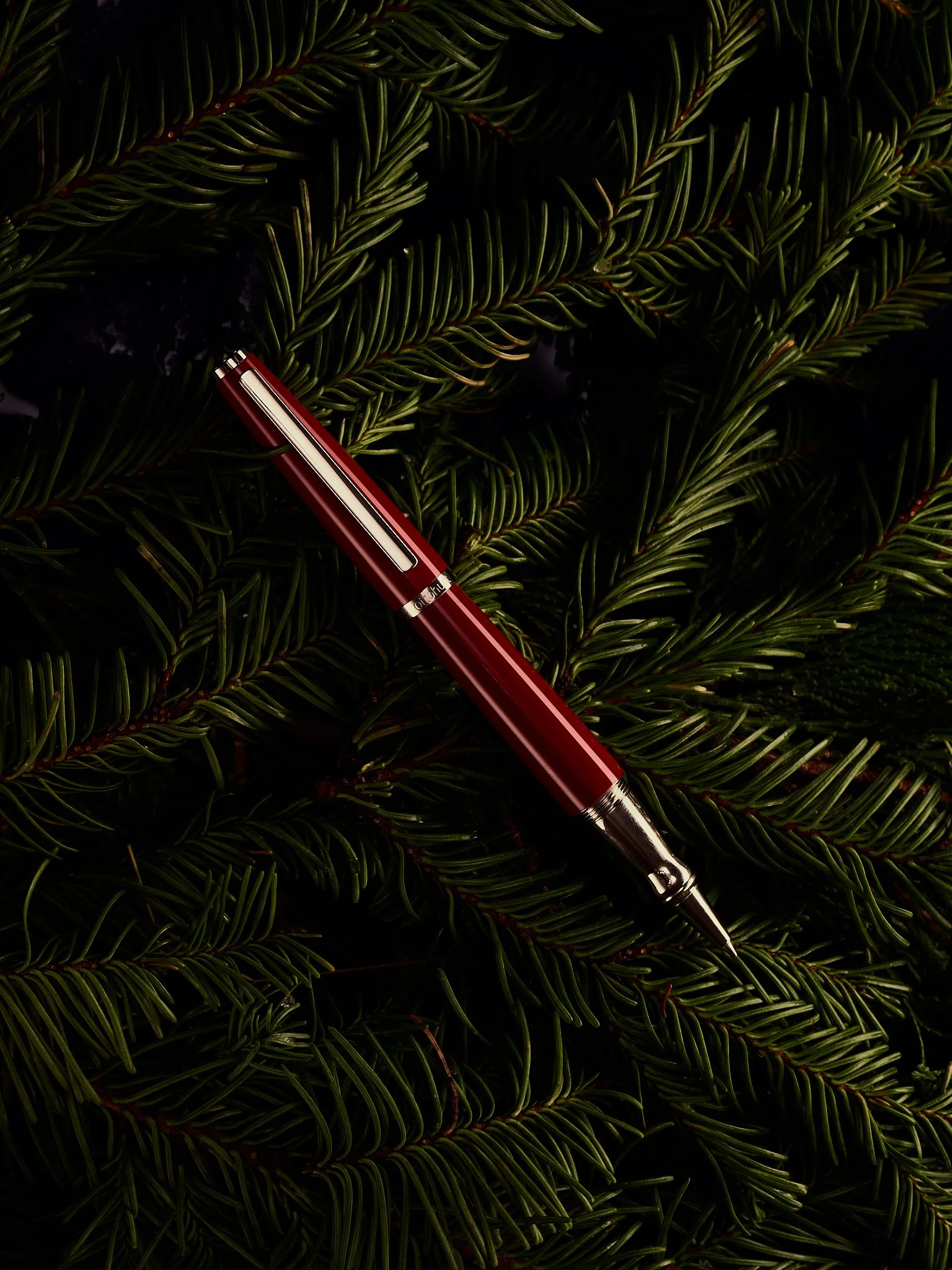Holiday 2025 Otto Hutt Design 02 Red Rollerball Web.jpg