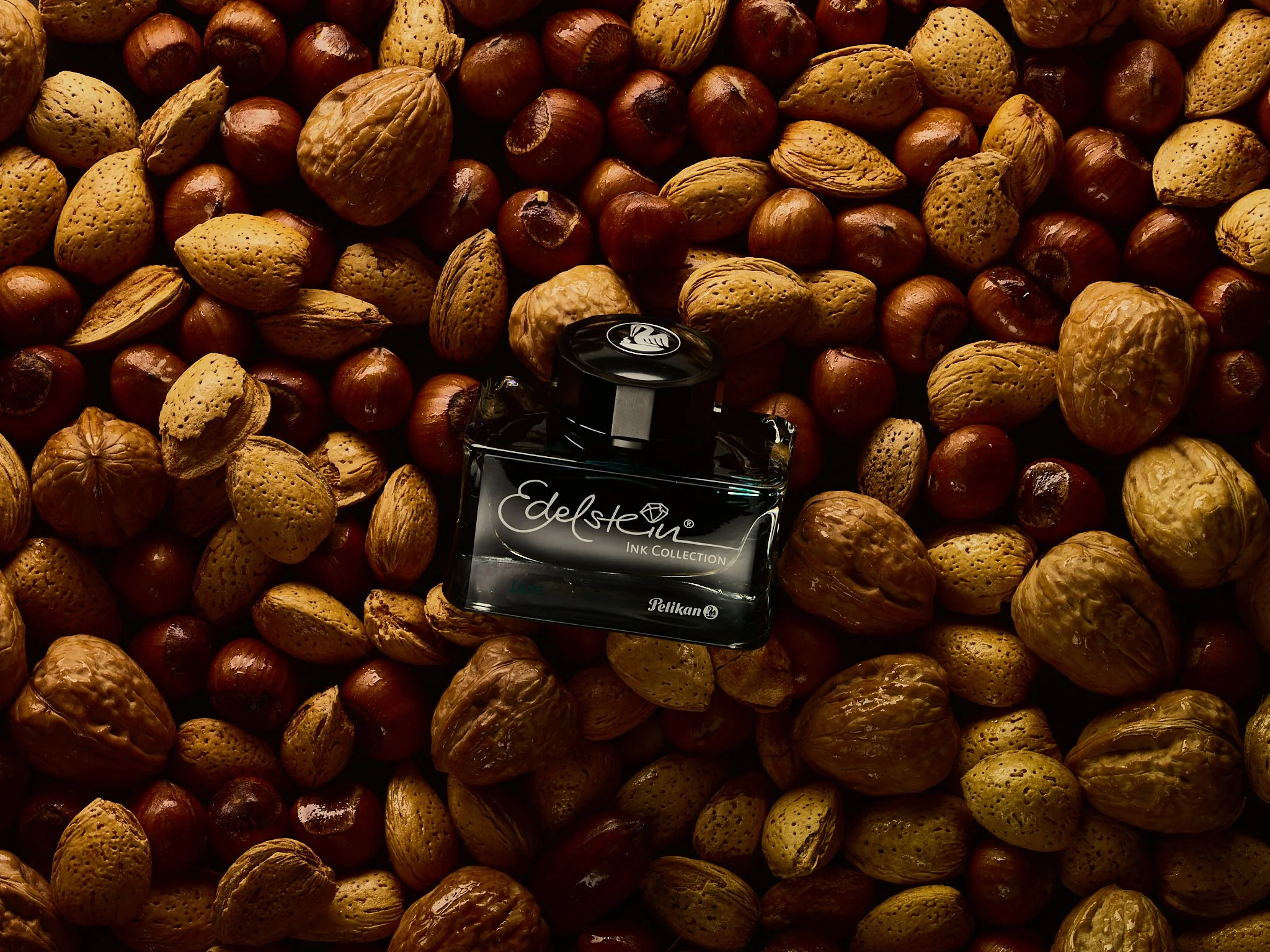 Holiday 2025 Pelikan Edelstein Jade Bottle Web.jpg