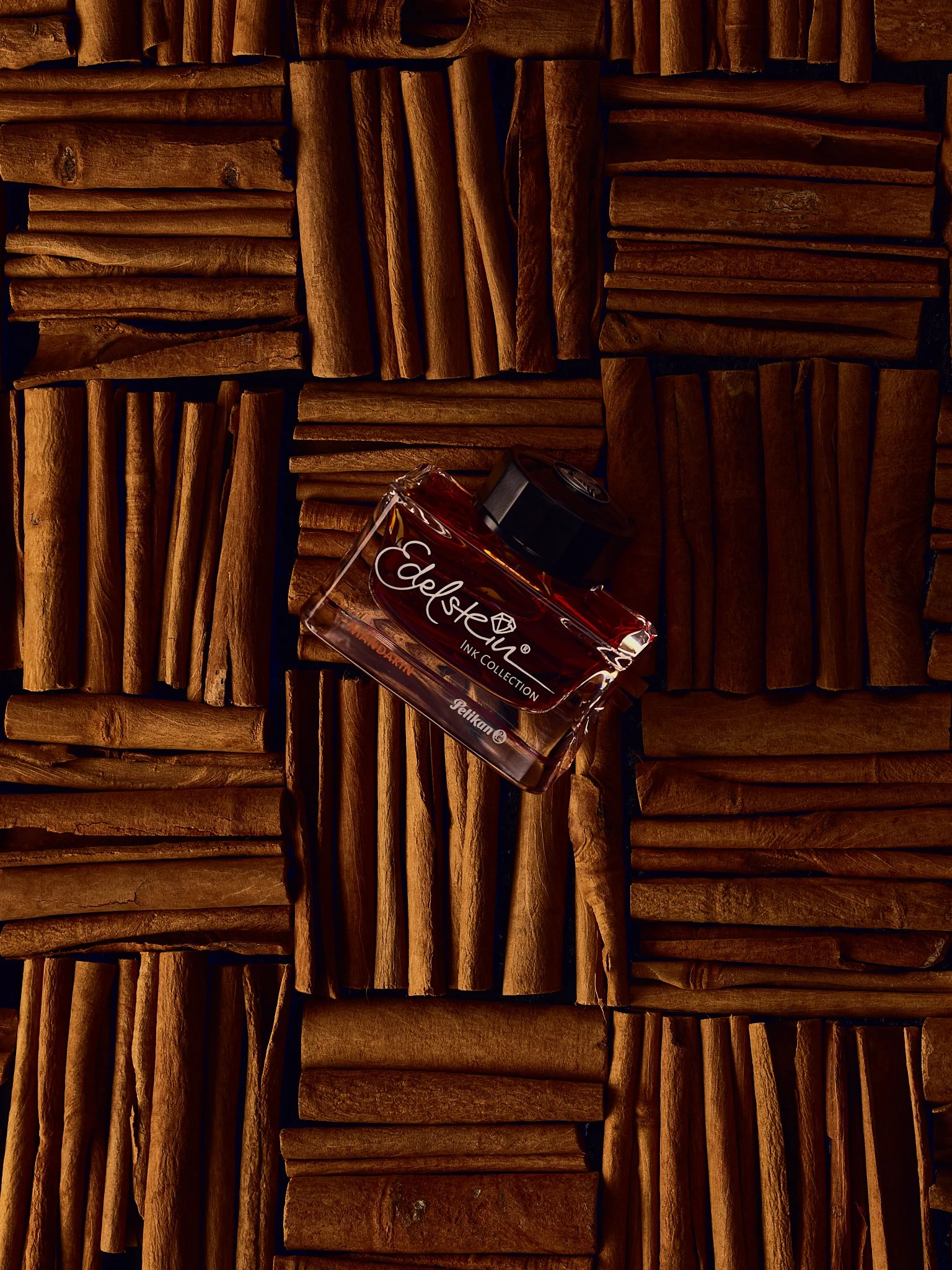 Holiday 2025 Pelikan Edelstein Mandarin Bottle Web.jpg