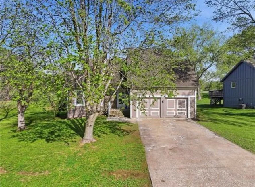 📣 Last Call on this Fixer Upper in Lenexa!! Accepting offers until 7 pm. DM for details.