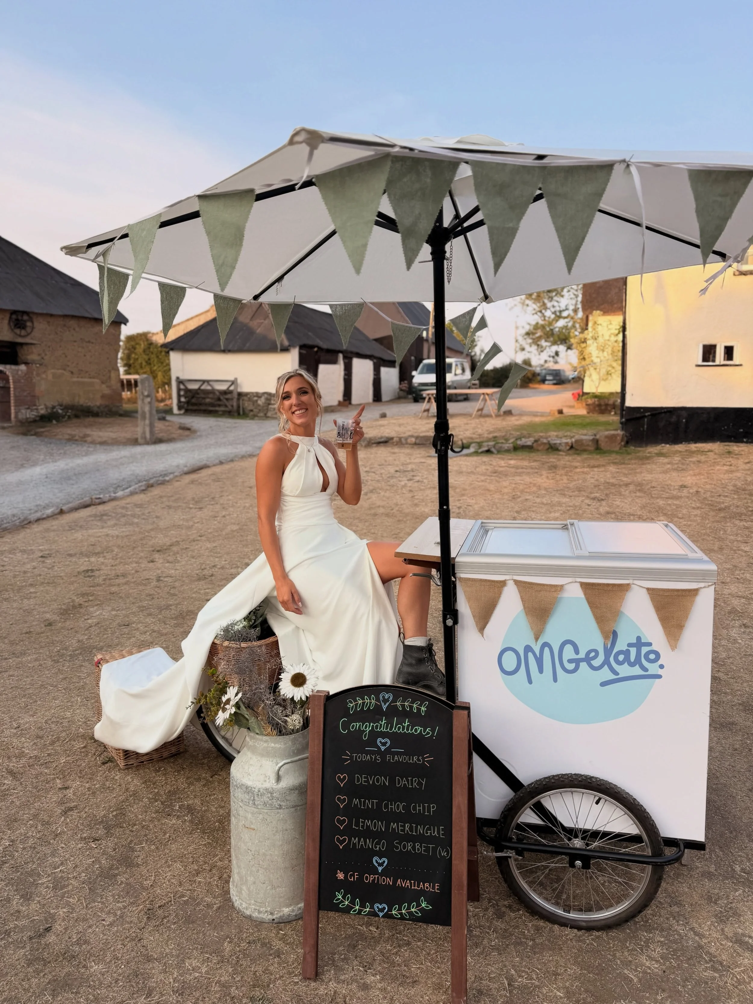 S &amp; C Rock inspired wedding festival 🤘 - 21.07.26 @highereggbeer 

Such a cool wedding, in an awesome venue! Very grateful to play a small part in it! 🍦 @surfingcowgelato was a massive hit as always!

*Devon Dairy
*Lemon Meringue
*Mint Choc Chi