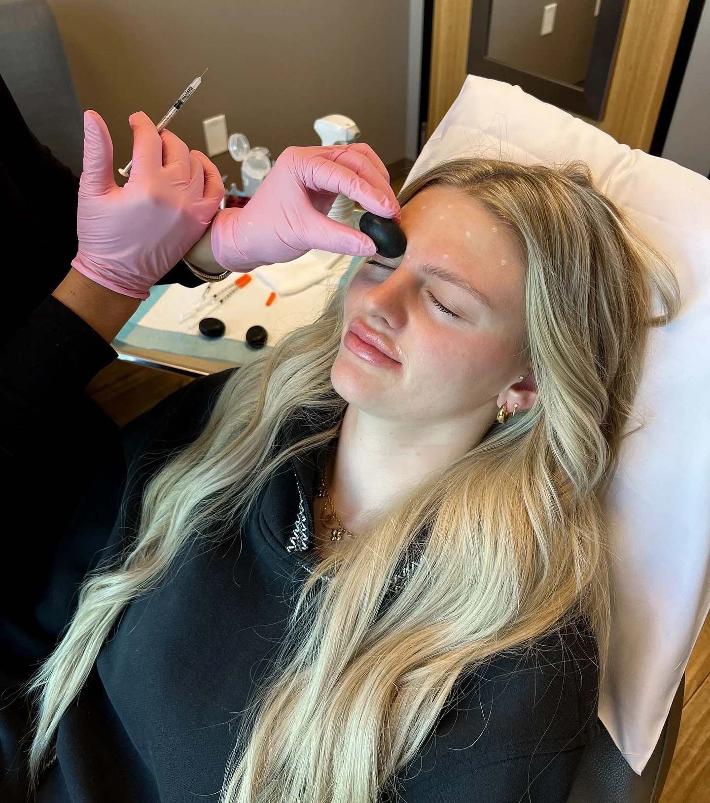 Wrinkles don&rsquo;t get holidays off &mdash; are you on the schedule??💉 

Book now and be ready for the holidays🎃🍁🎄🎊

#Botox #BotoxBabe #ToxTime #AestheticInjector #BotoxResults #ToxTouchUp #BotoxGoals #FreshFaceFeels #HolidayReadySkin #BotoxBe