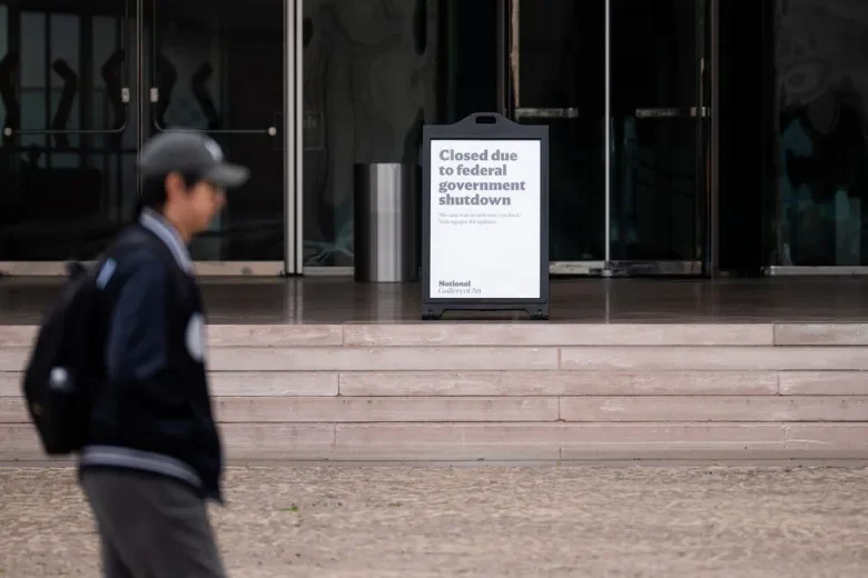 After First Missed Paycheck, Federal Workers Call for Solidarity