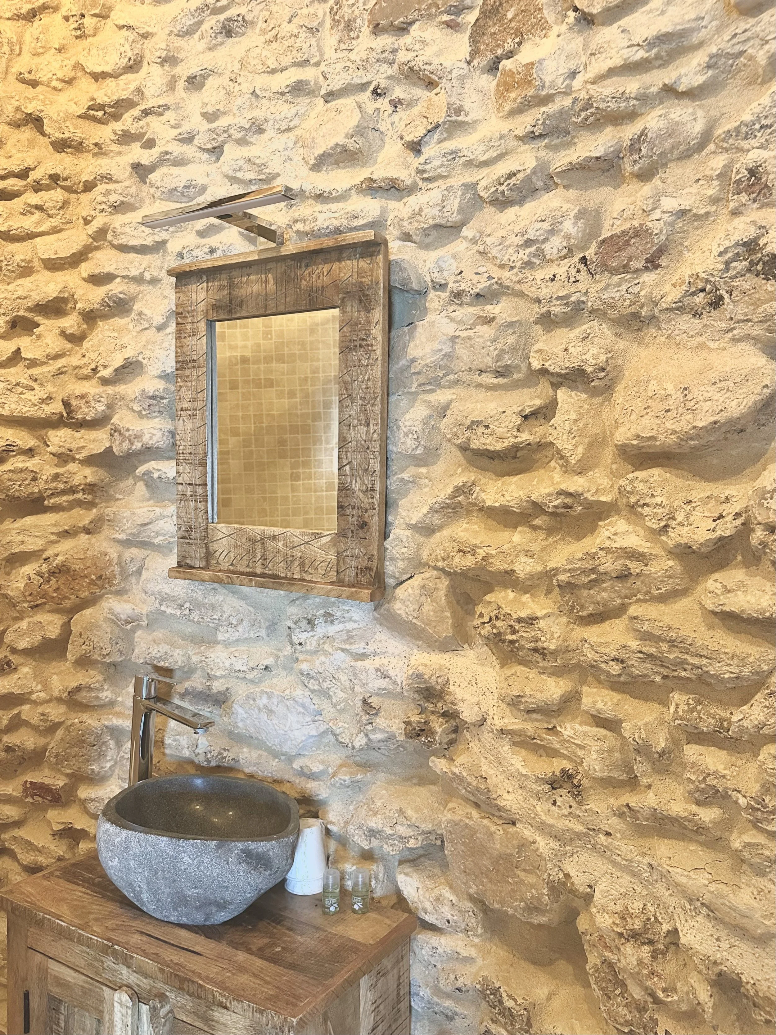 chambre des hébergements sur place aux Hauts de Pardaillan