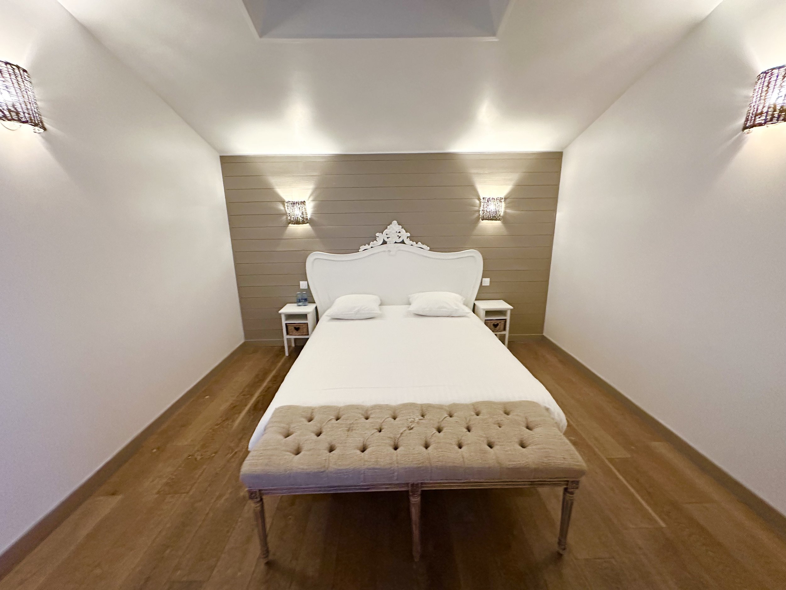 chambre des hébergements sur place aux Hauts de Pardaillan