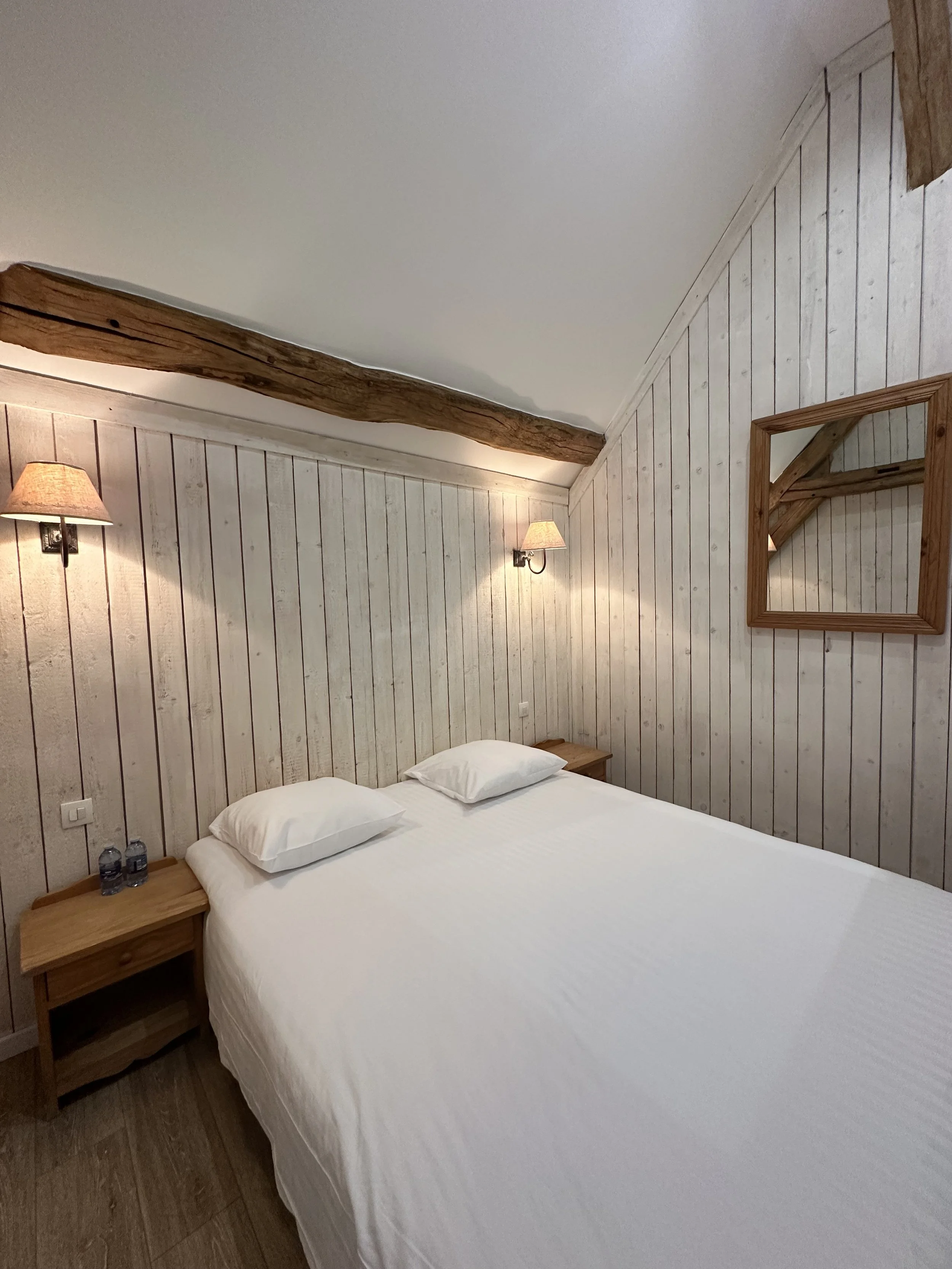chambre des hébergements sur place aux Hauts de Pardaillan