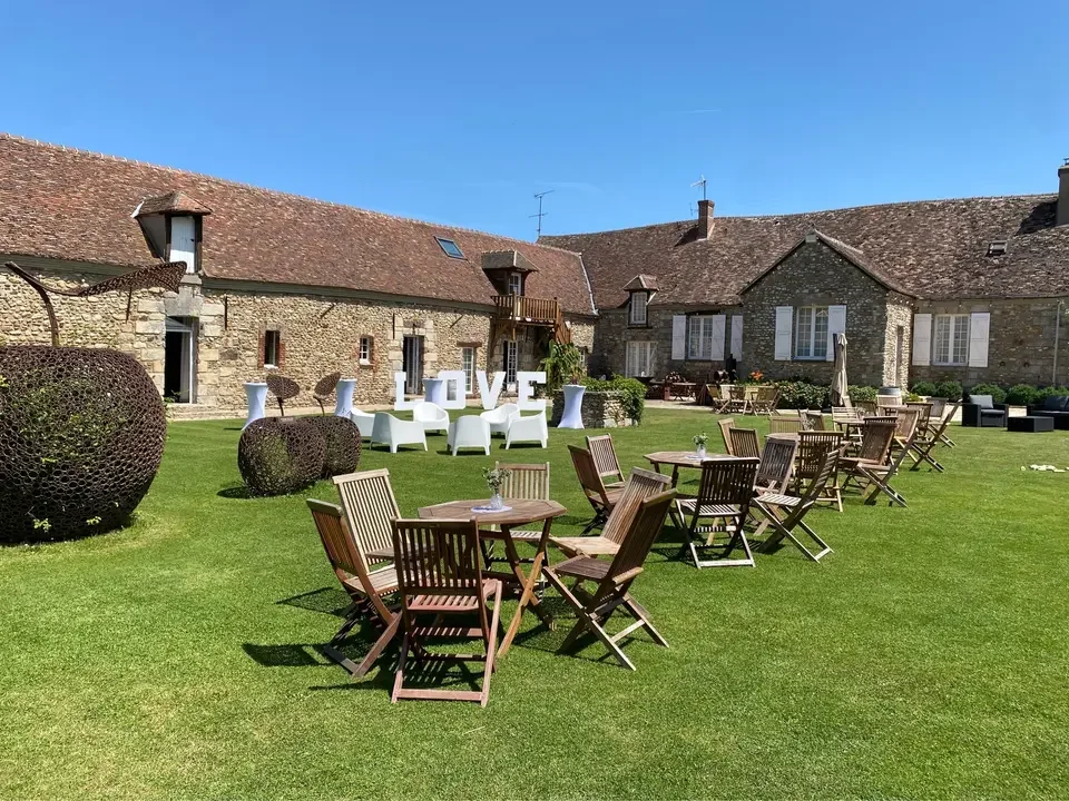 Cocktail de mariage organisé dans les jardins des Hauts de Pardaillan.