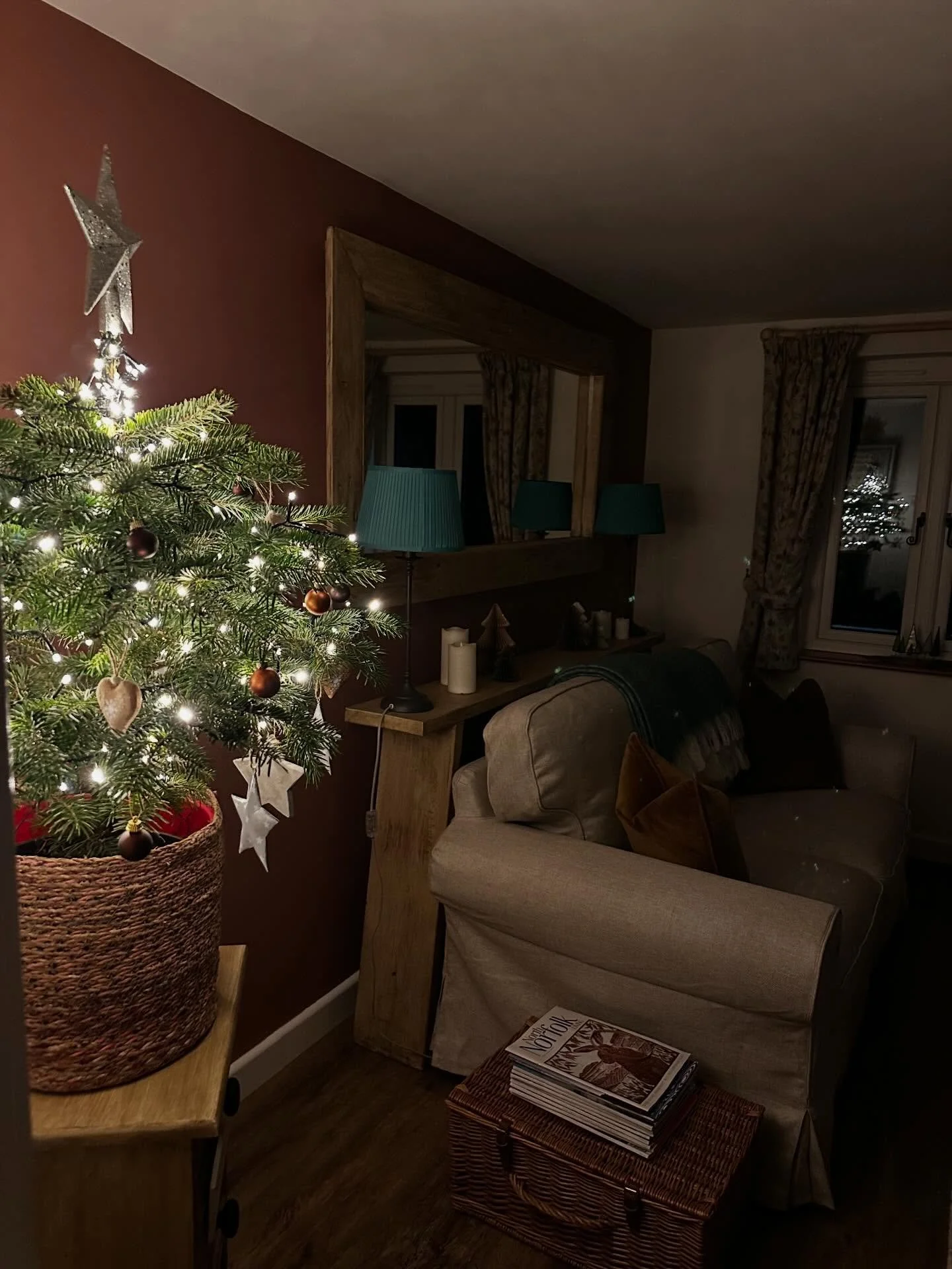 💫✨🎄 We&rsquo;re all ready for our Christmas season guests!! ✨💫🎄

#christmasinnorfolk 
#holidayseason 
#northnorfolk 
#pottedtree