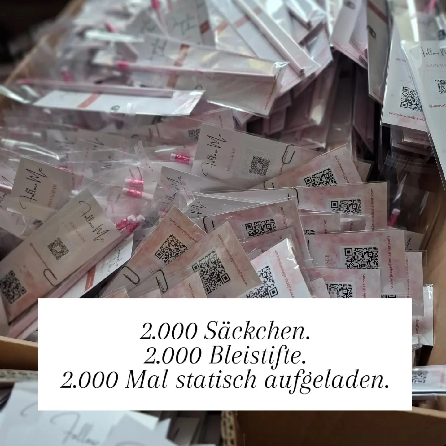 2.000 S&auml;ckchen.
2.000 Reading Tracker
2.000 Bleistifte.
2.000 Mal statisch aufgeladen.
2.000 Gr&uuml;nde, mich bei der @buchtulln zu finden. 

👉 Wir sehen uns im Oktober.

#buchtulln #buchmesse #autorenleben #selfpublishing #b&uuml;cher