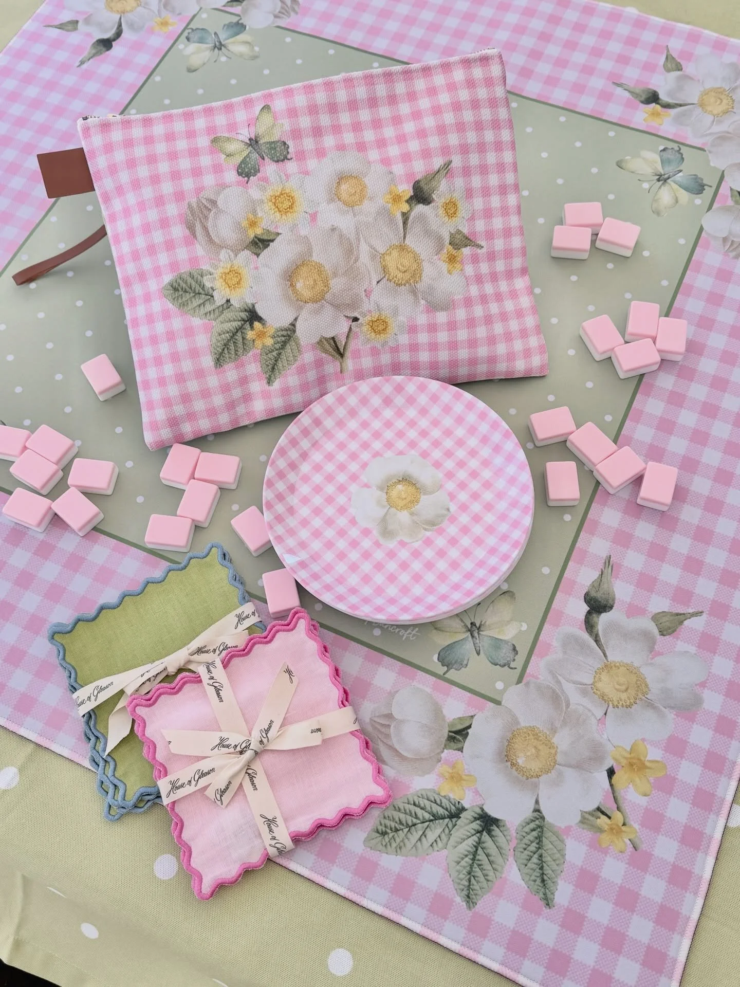 Spring flowers+mahjong=💖 Check out beautiful floral mats and accessories for your favorite game. Link in bio. z
#mahjongforflowerlovers #kareysflowershop #charlottemahjong