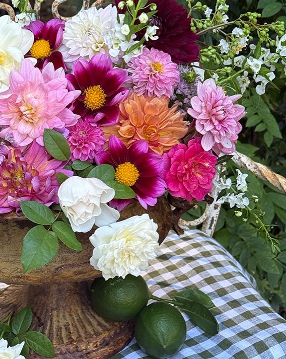 One last arrangement before my summer garden goes quiet. The dahlias have been incredible this year, but the heat and humidity have taken a toll. Looking forward to fall temps and foliage. 
#dahliaseason #gardenphotography #kareysflowershop