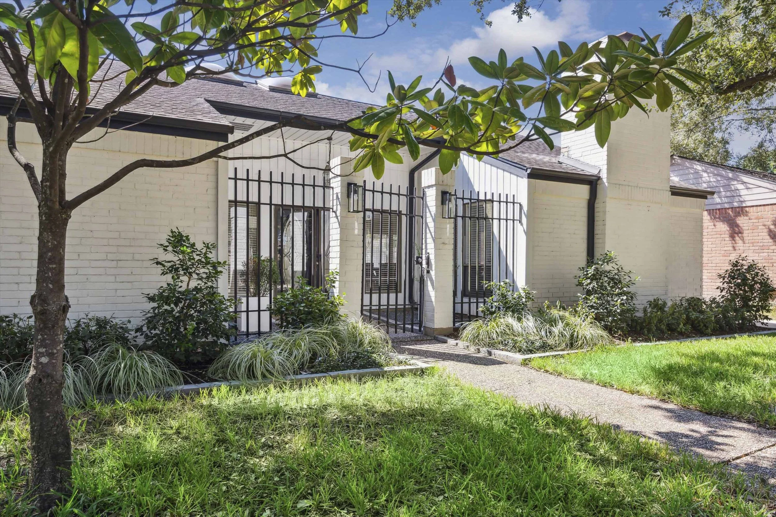 Landscaping Houston TX Design and Irrigation Brian Gardens_2.JPG