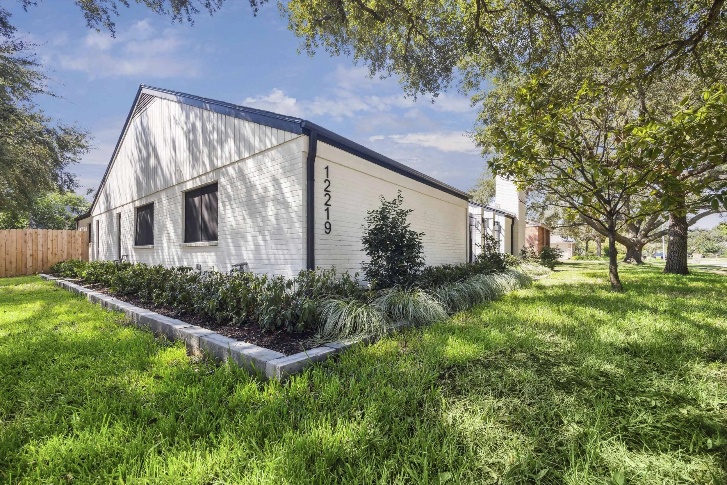 Landscaping Houston TX Design and Irrigation Brian Gardens_4.JPG