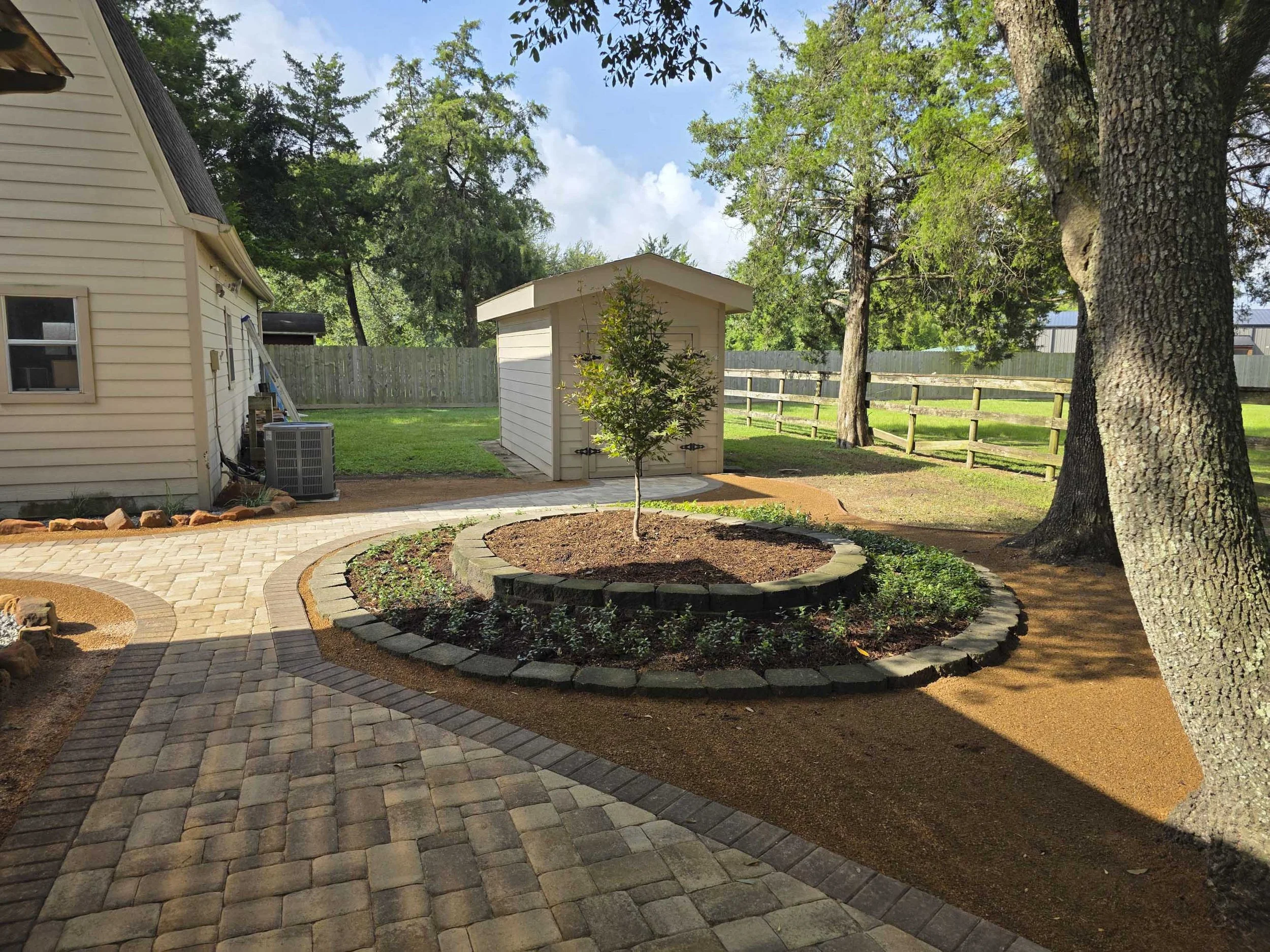 Landscaping Edging and Retaining Walls Houston Brian Gardens_1.JPG