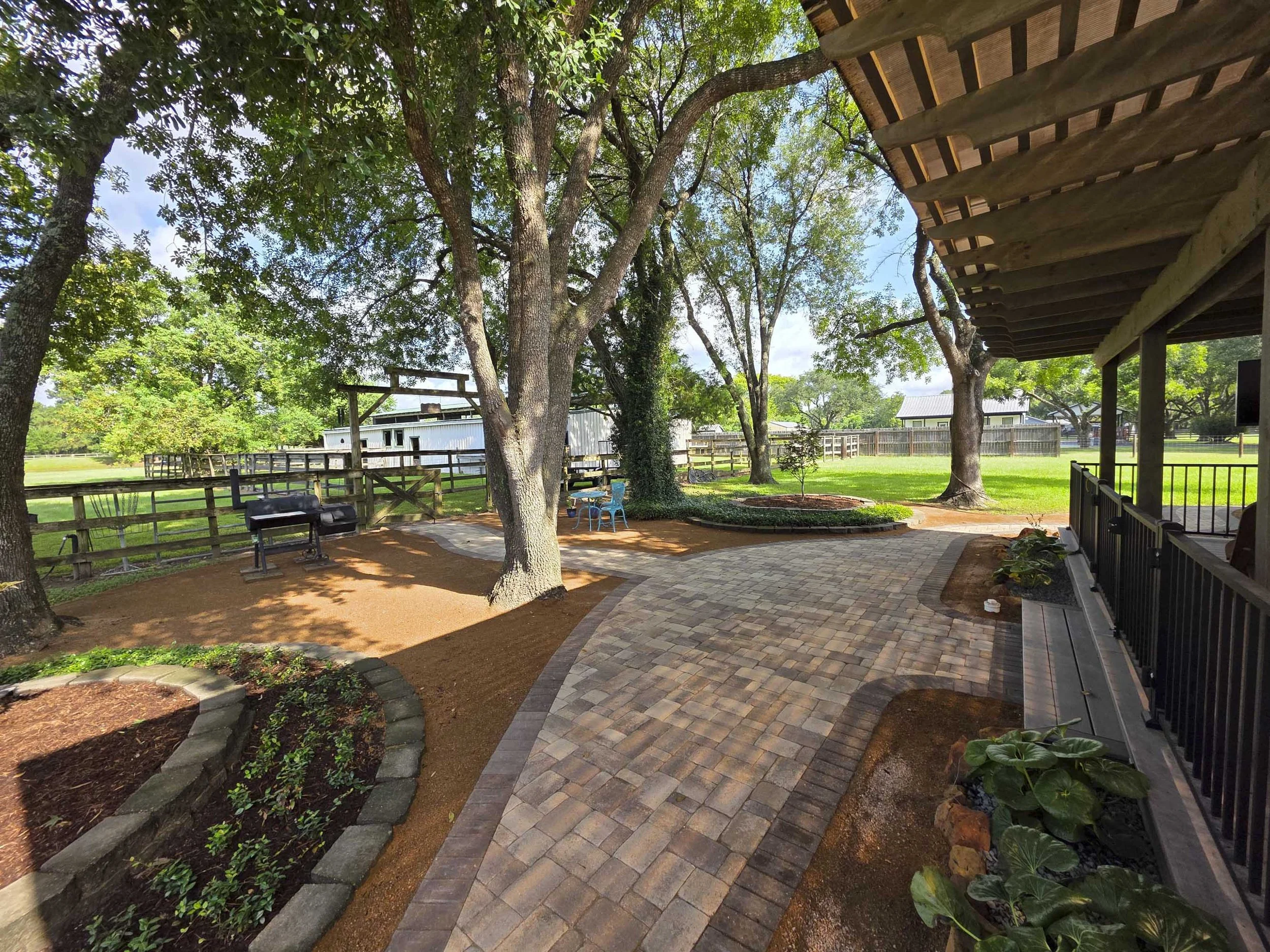 Landscaping Edging and Retaining Walls Houston Brian Gardens_2.JPG