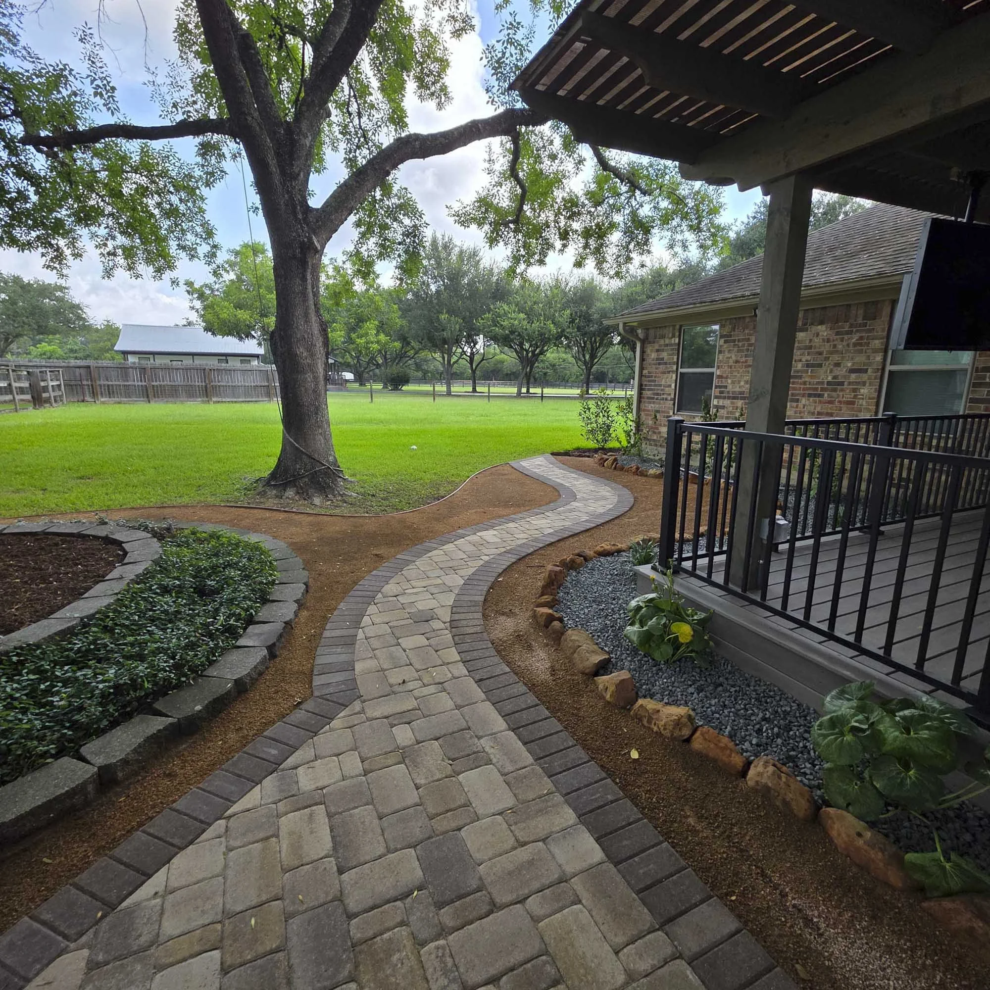Landscaping Edging and Retaining Walls Houston Brian Gardens.JPG