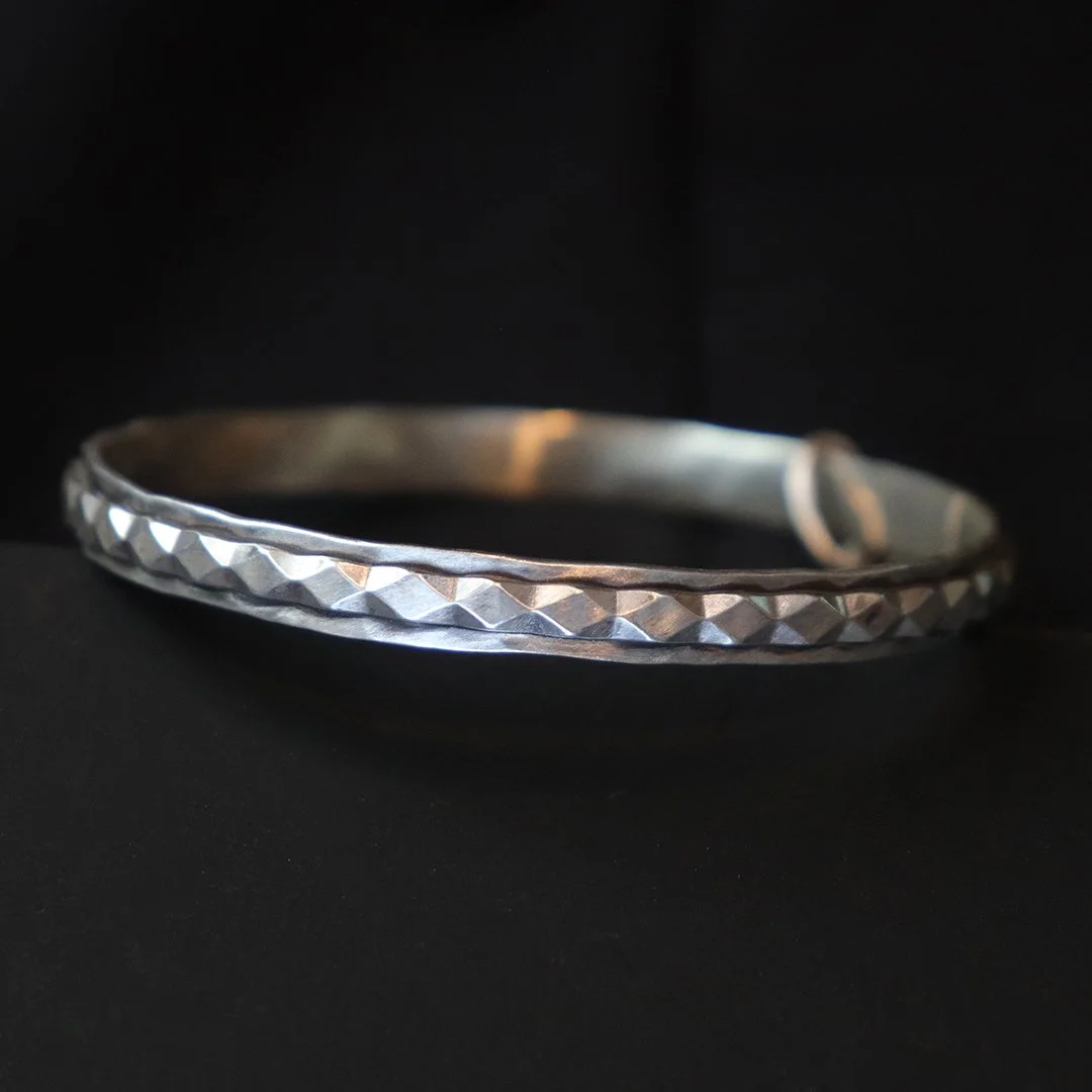 Sterling silver bangle bracelet with diamond pattern