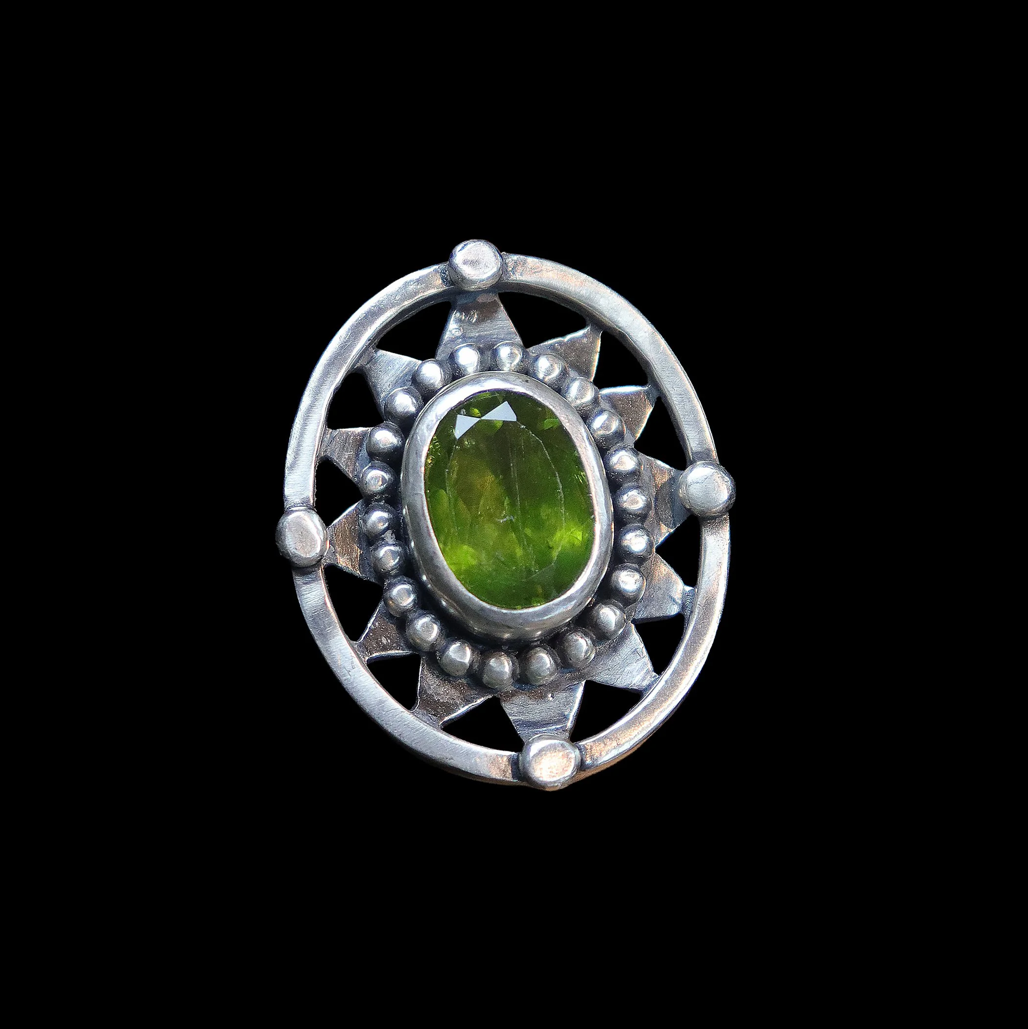 Medallion Peridot Ring-2.jpg