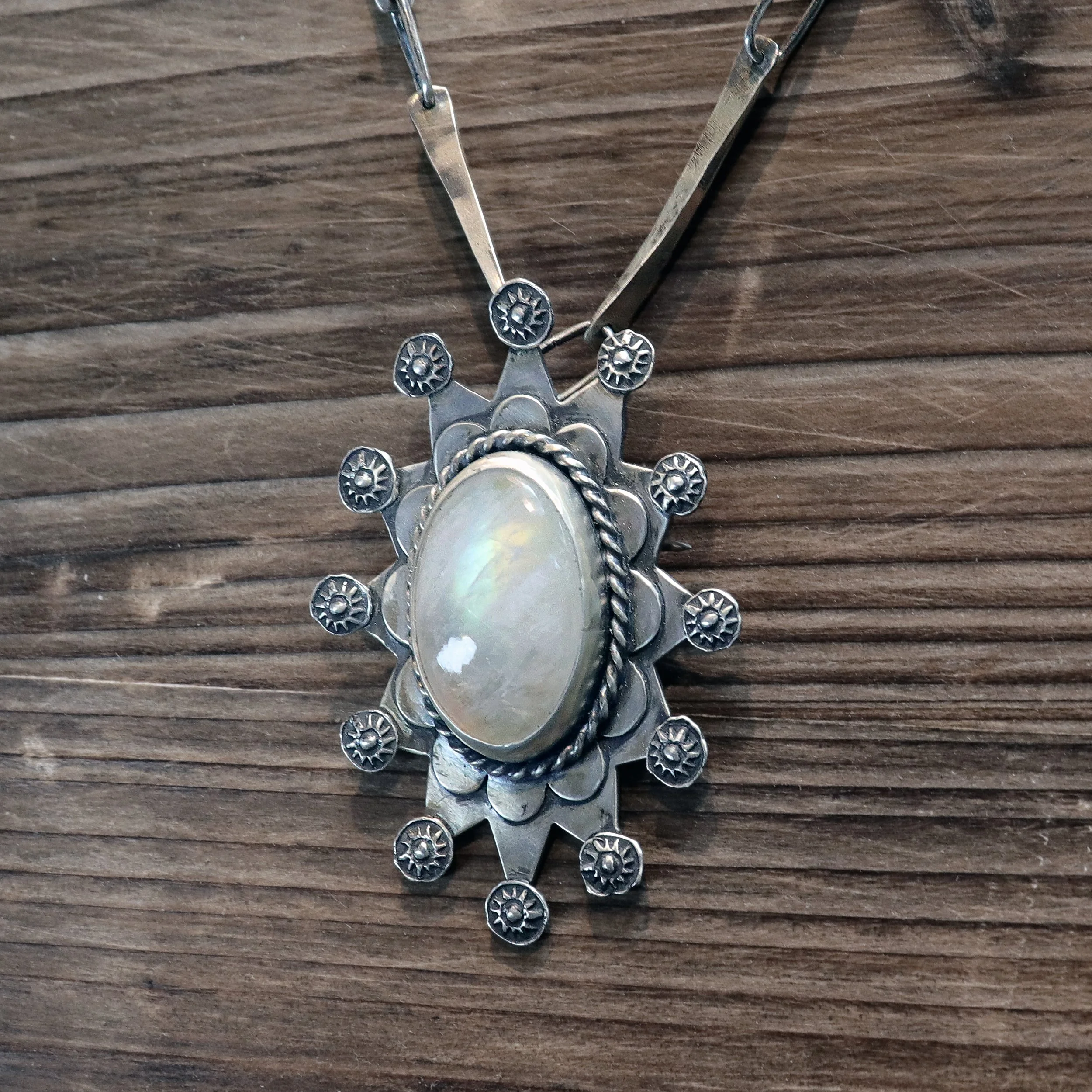 Shining-star-moonstone-pendant-1.jpg