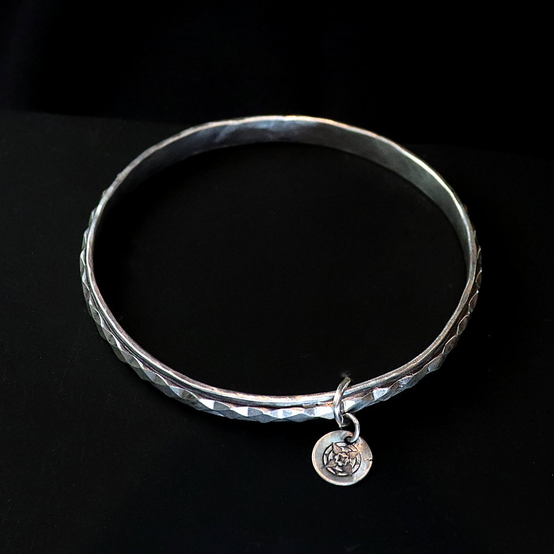 Minimalist sterling silver bangle with diamond-cut finish