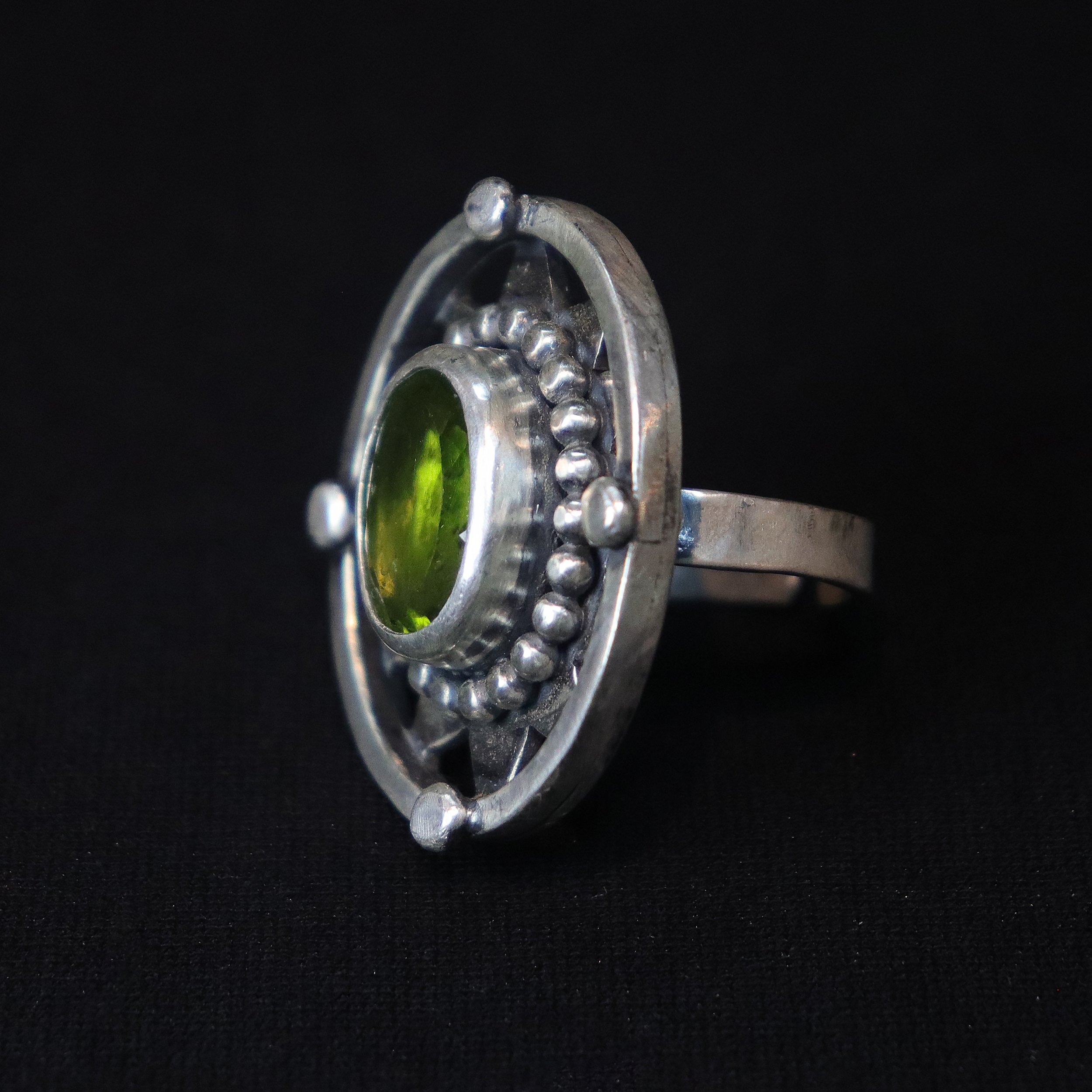 Medallion Peridot Ring-3.jpg