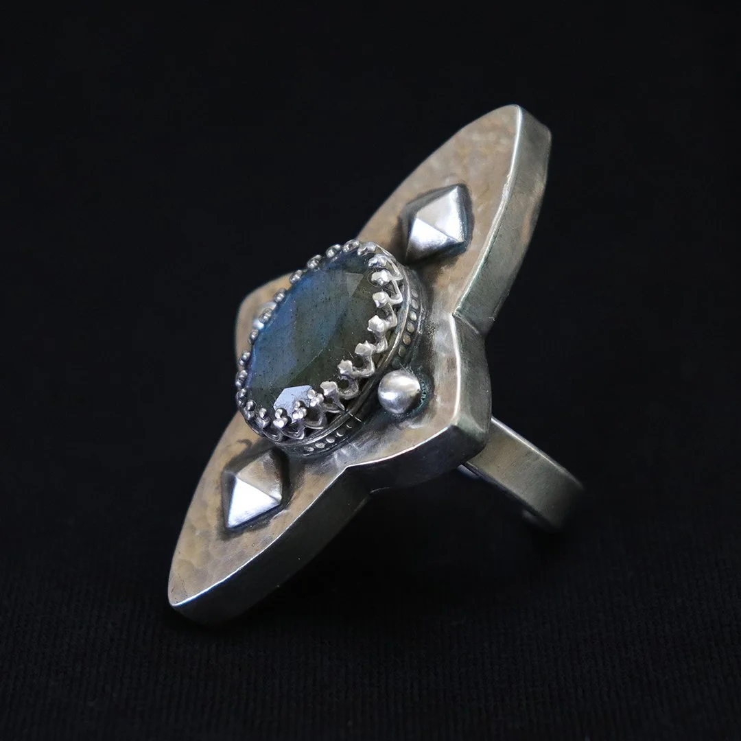 four-point-holOne-of-a-kind labradorite ring with geometric hollow form silver designlow-form-labradorite-ring-side.jpg