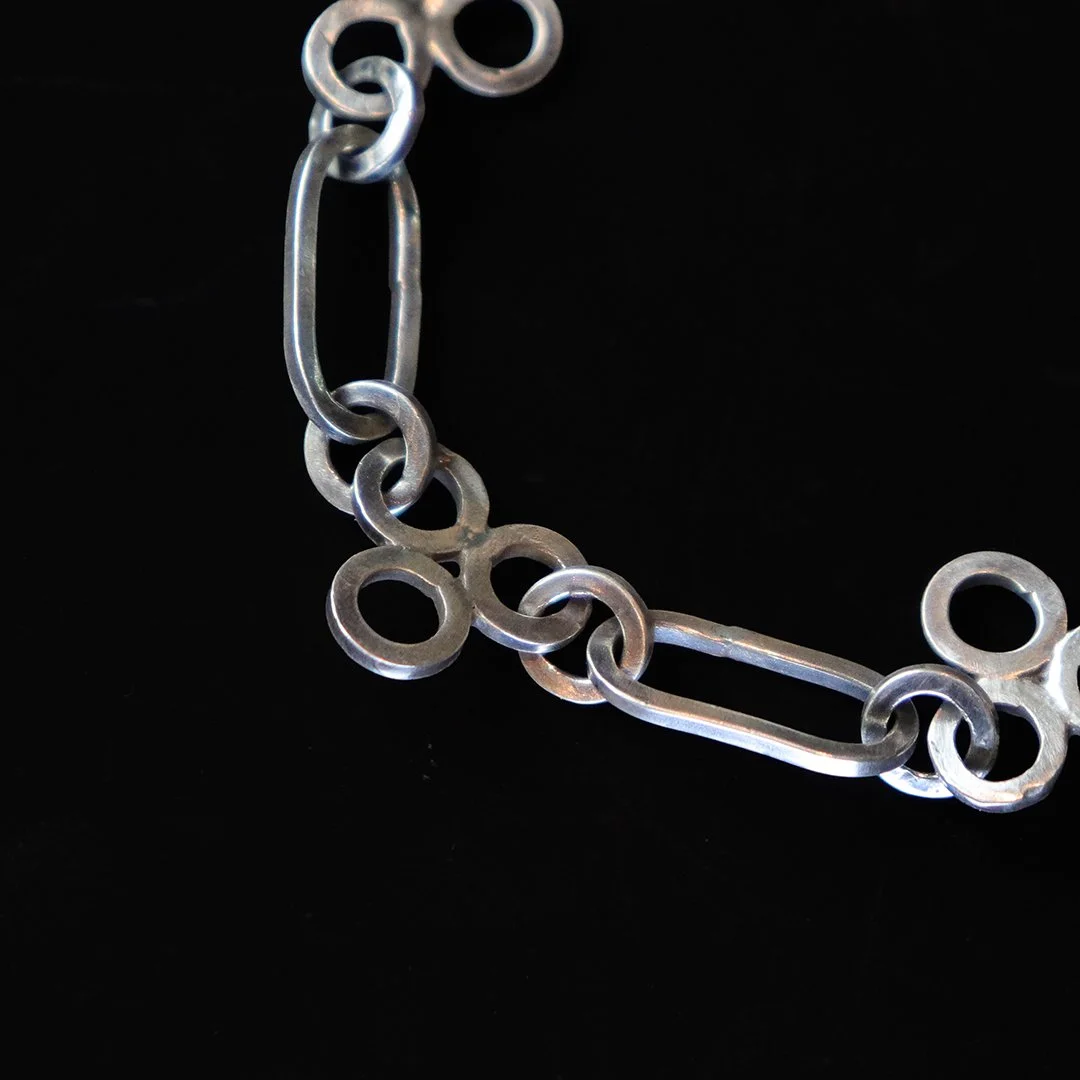 trifoil-chain-bracelet-close.jpg