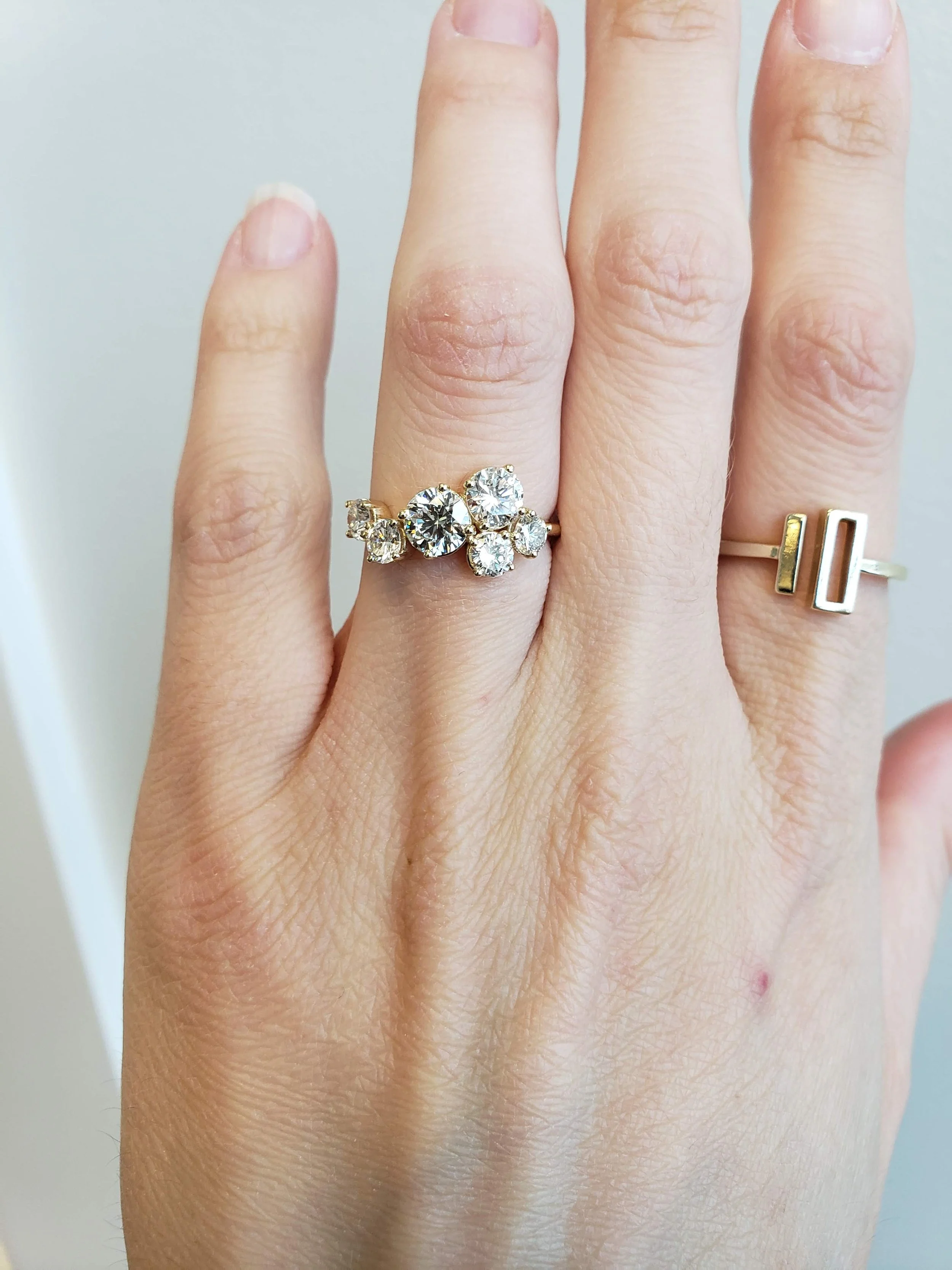 Round brilliant cut cluster ring set in yellow gold