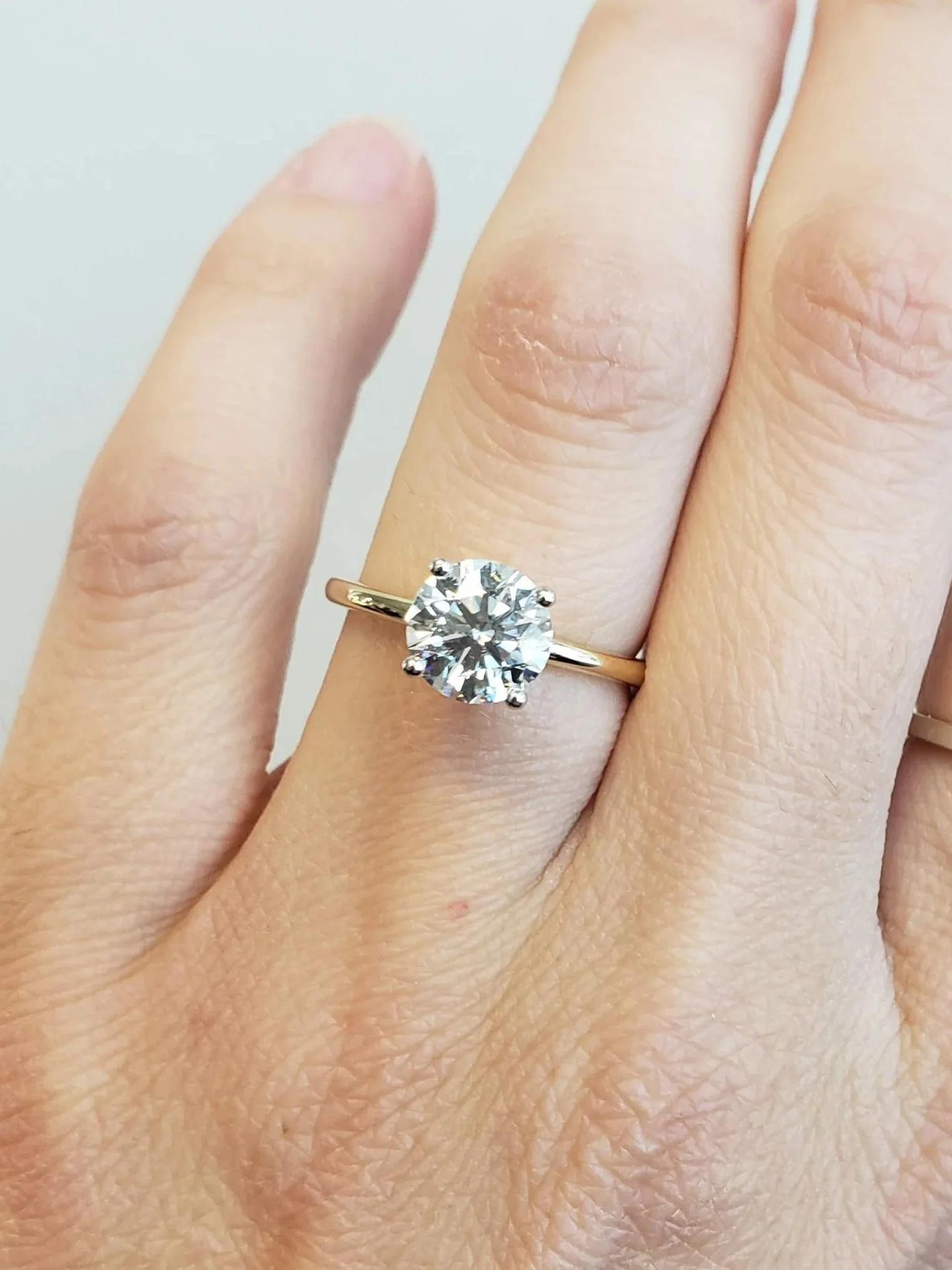 Round brilliant cut solitaire engagement ring