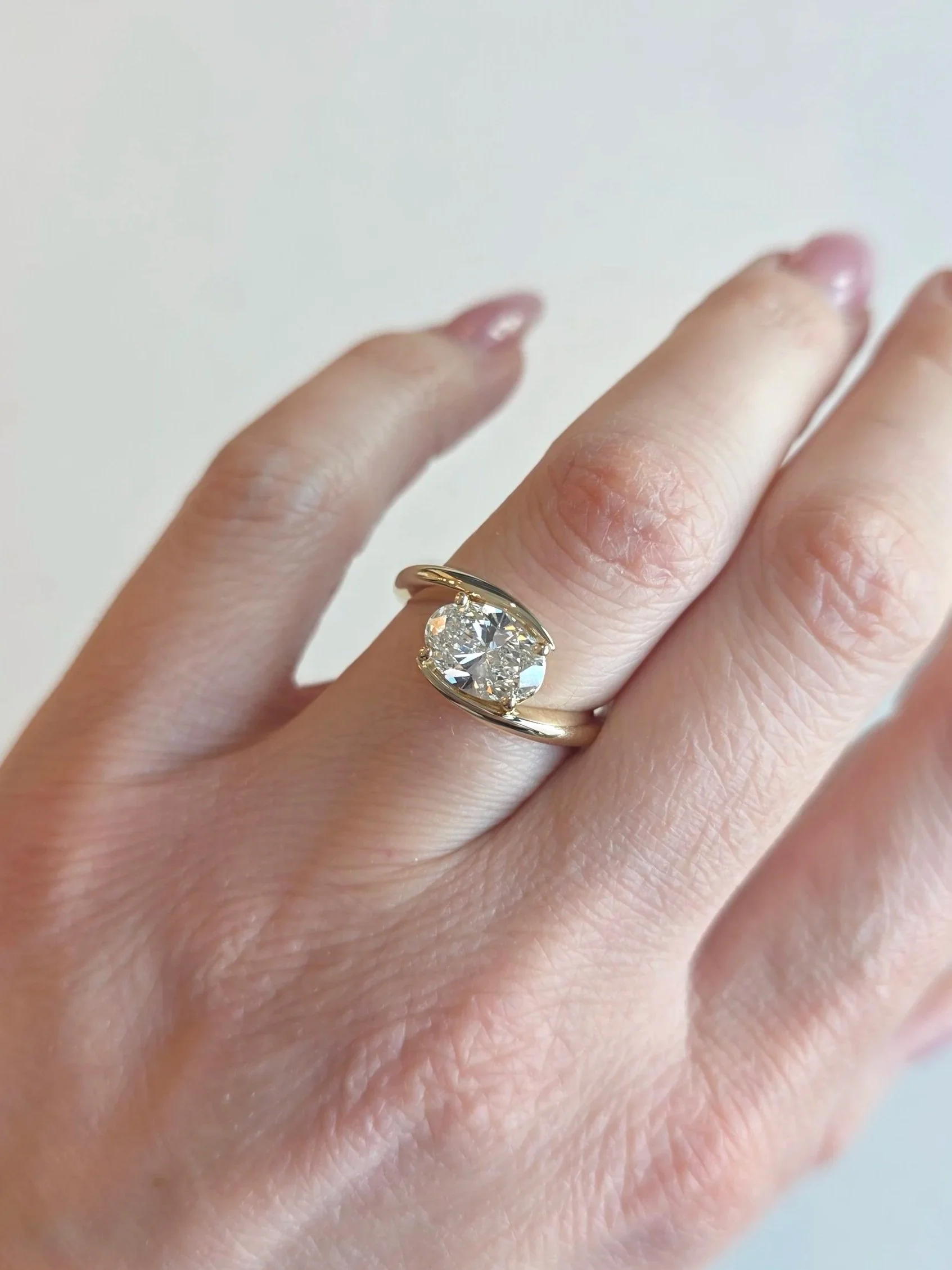 East west bypass oval solitaire in yellow gold
[engagement]