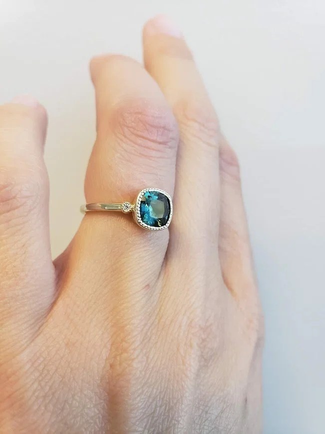 Yellow gold engagement ring set with teal sapphire
[engagement]
[gemstone]