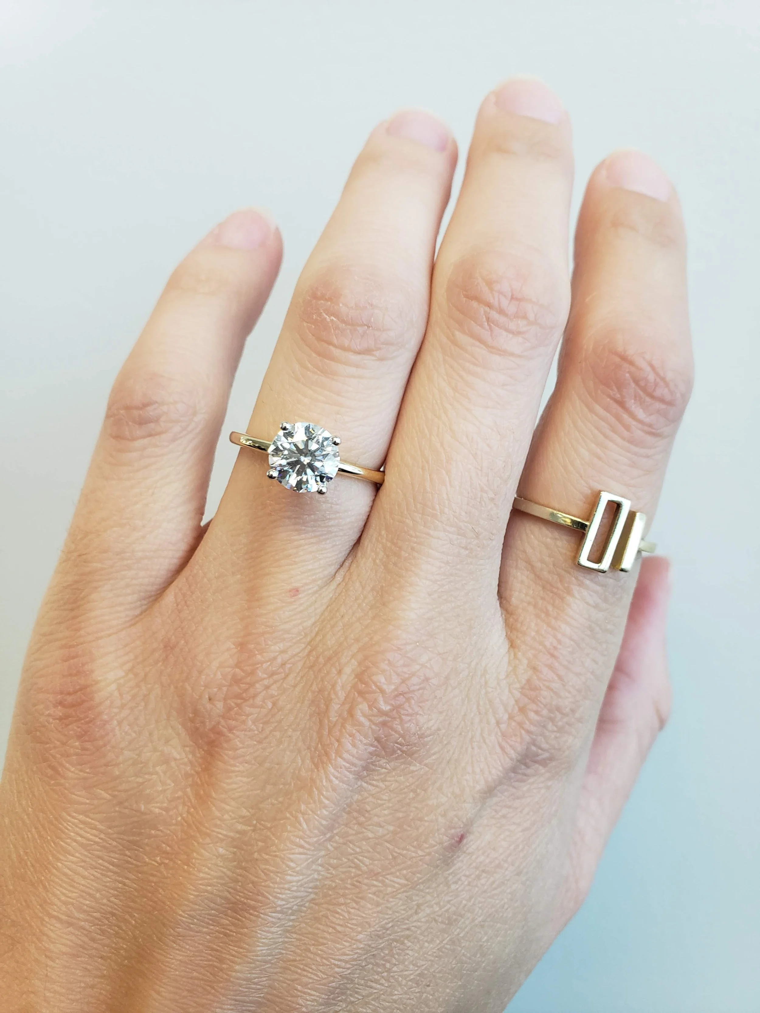Round brilliant cut solitaire engagement ring