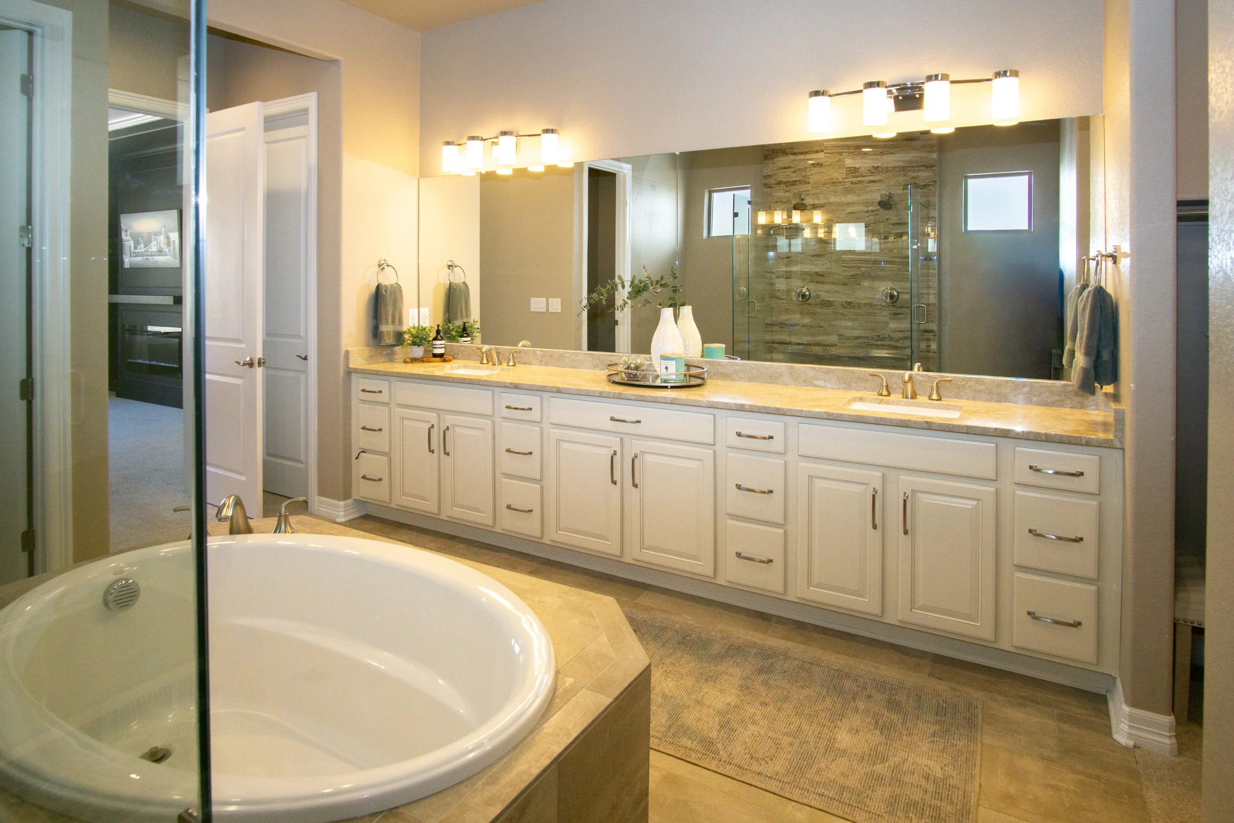 Tyrolite Ct Parker- Upper - Bath Tub and Vanity.jpg