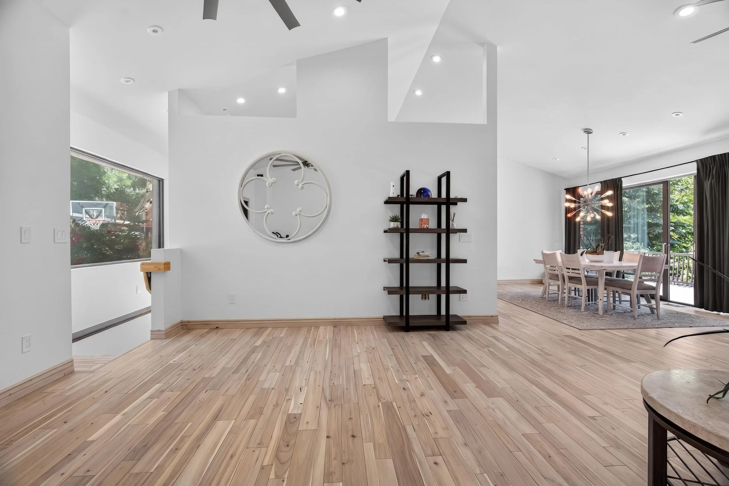 Interior Entryto Dining.jpg