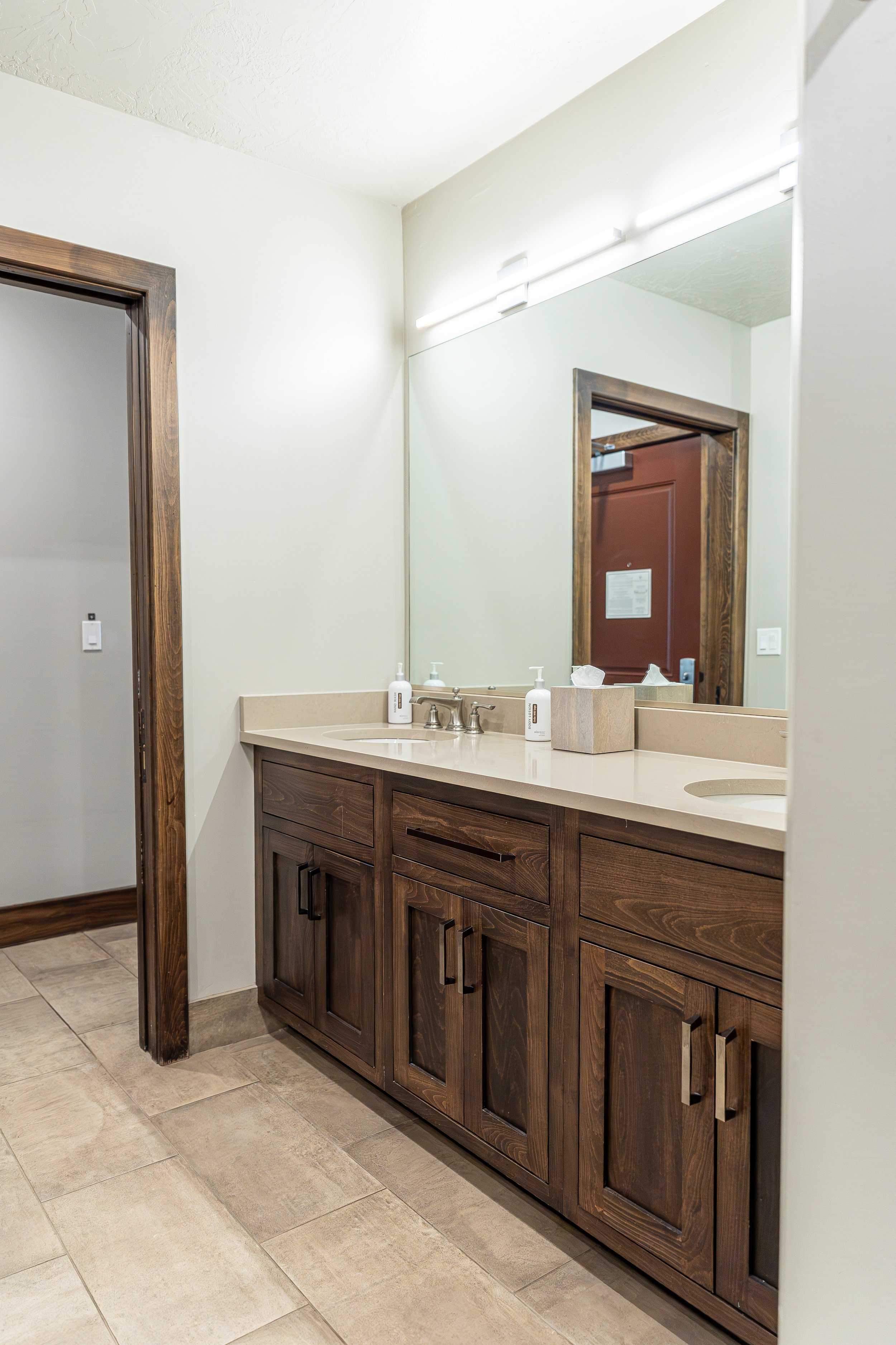 PrestigeWoodworks_Cable_Mountain_Lodge-45.jpg