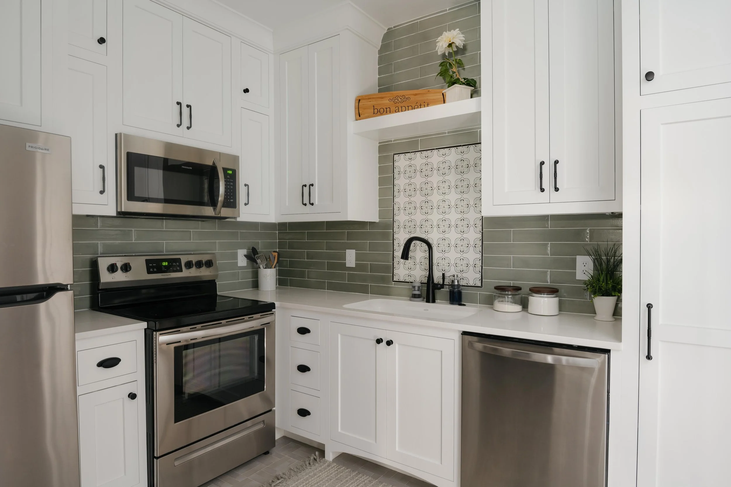 Guest kitchen 2.jpg