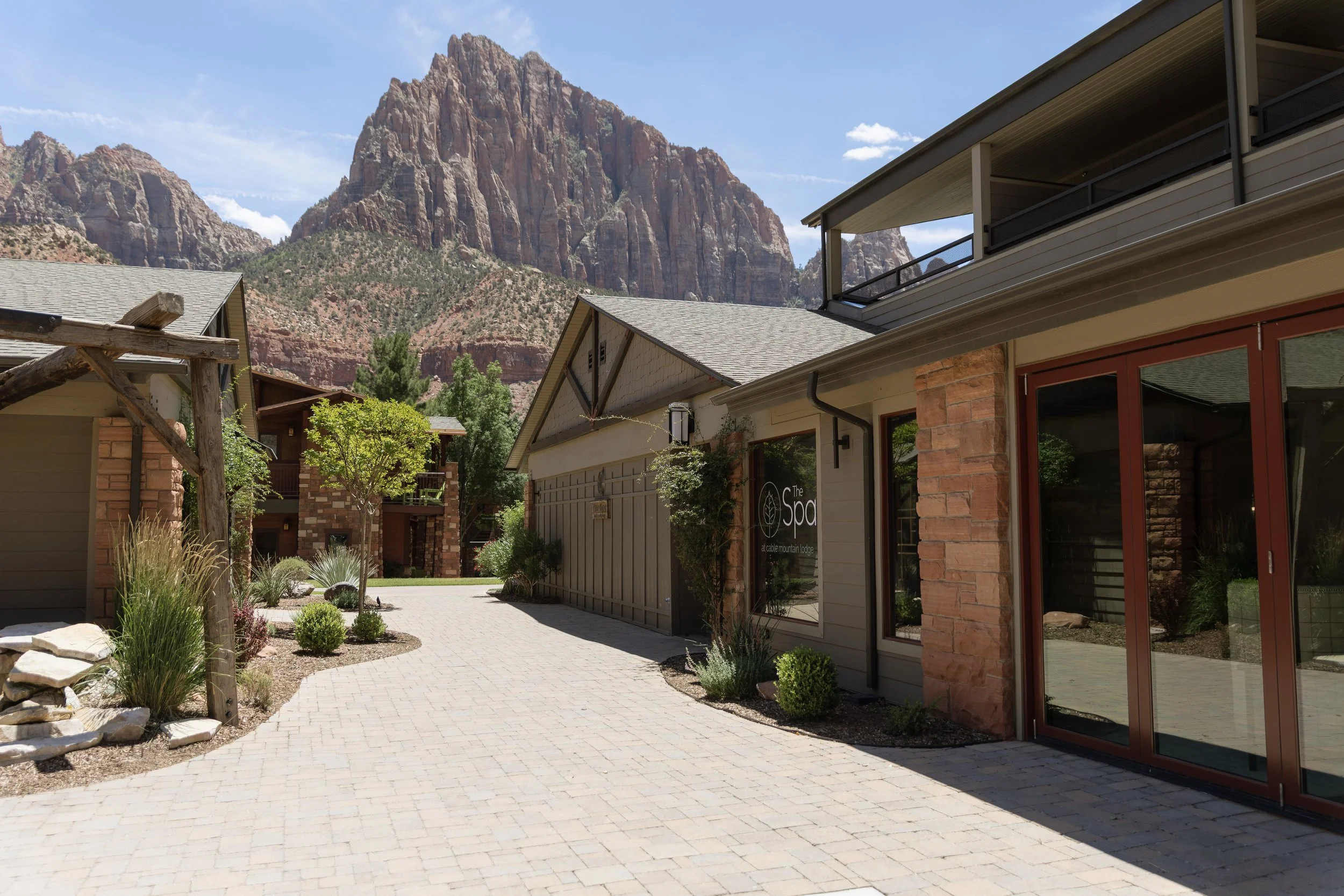 Cable Mountain Lodge