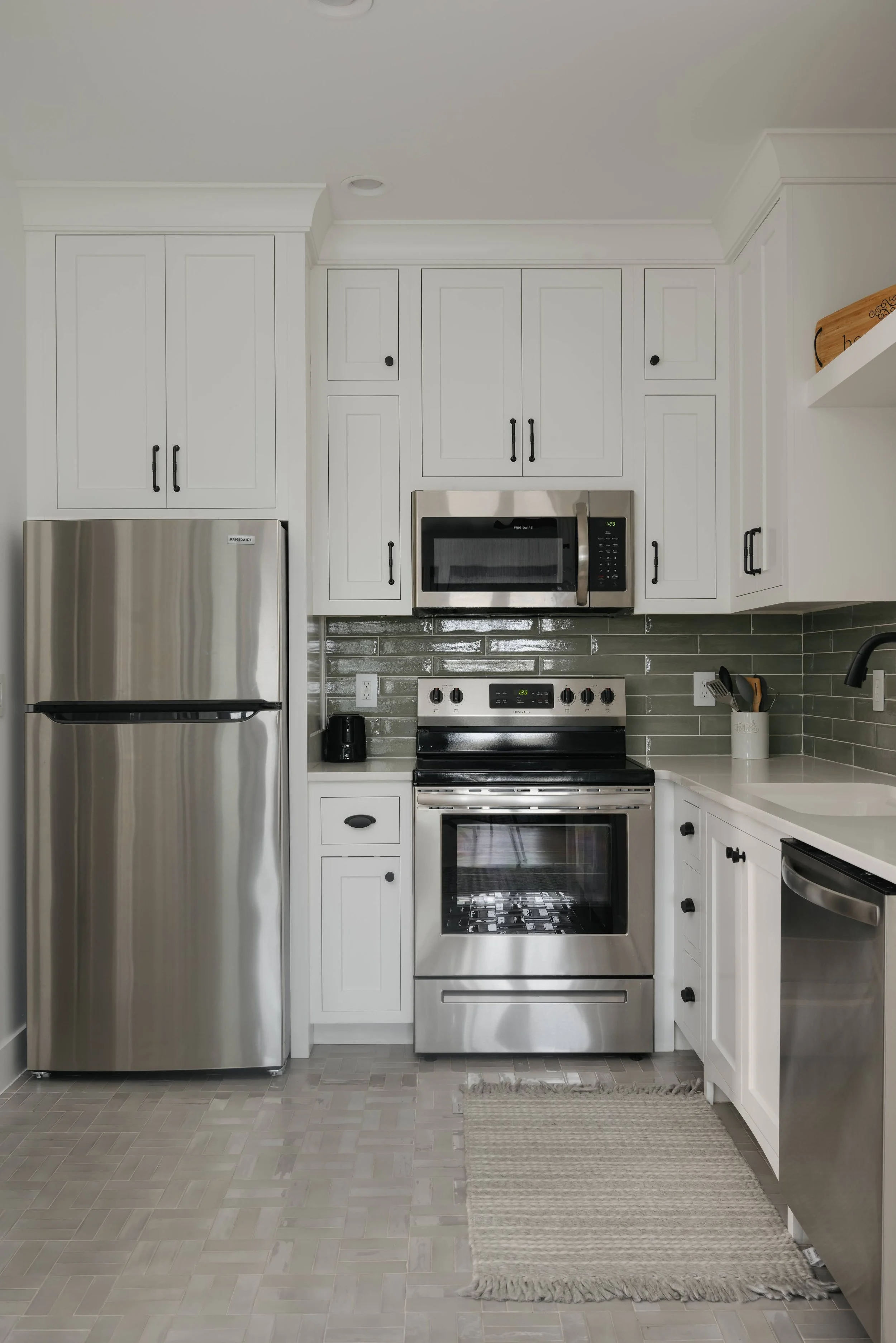 Guest Kitchen 1.jpg