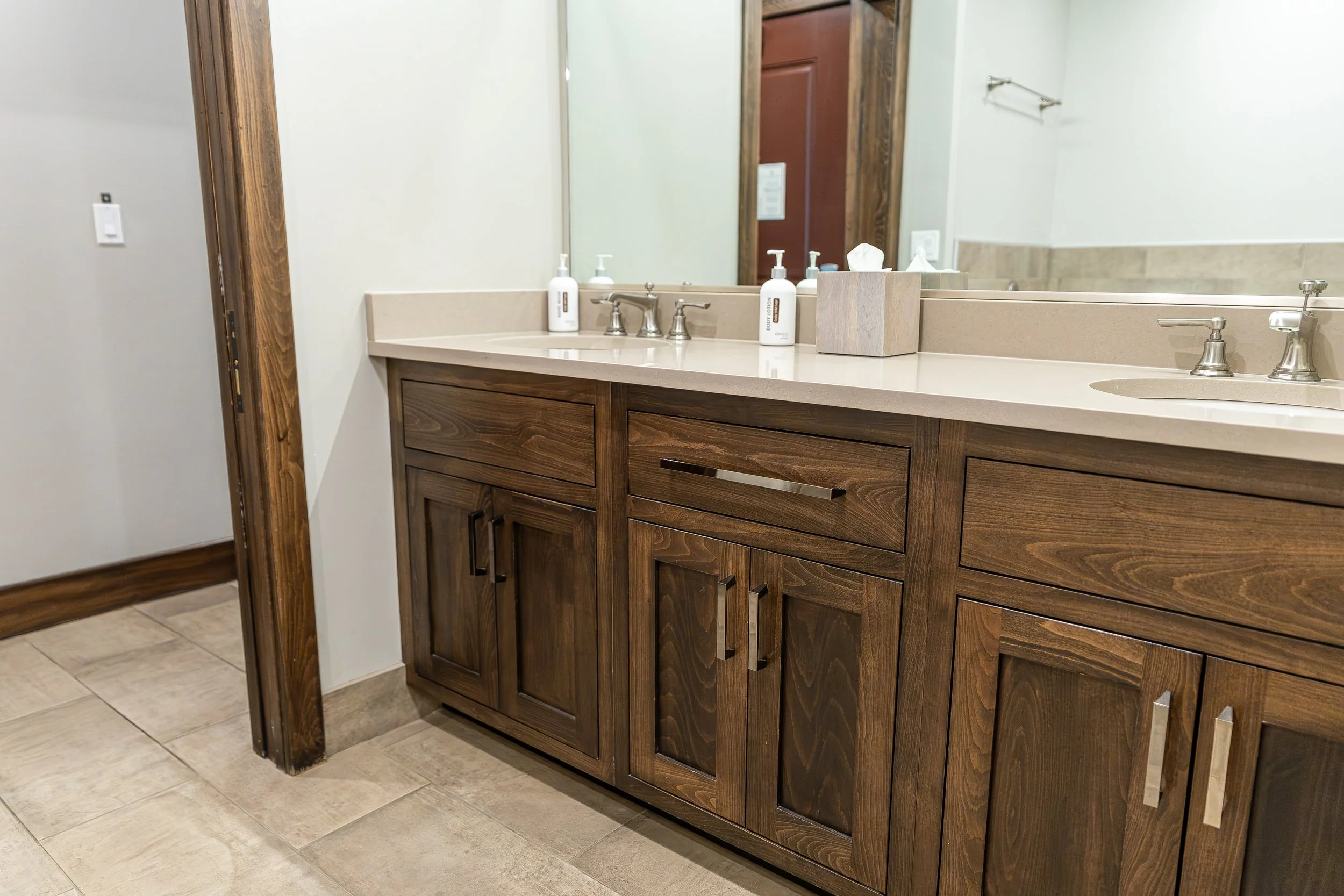 PrestigeWoodworks_Cable_Mountain_Lodge-37.jpg