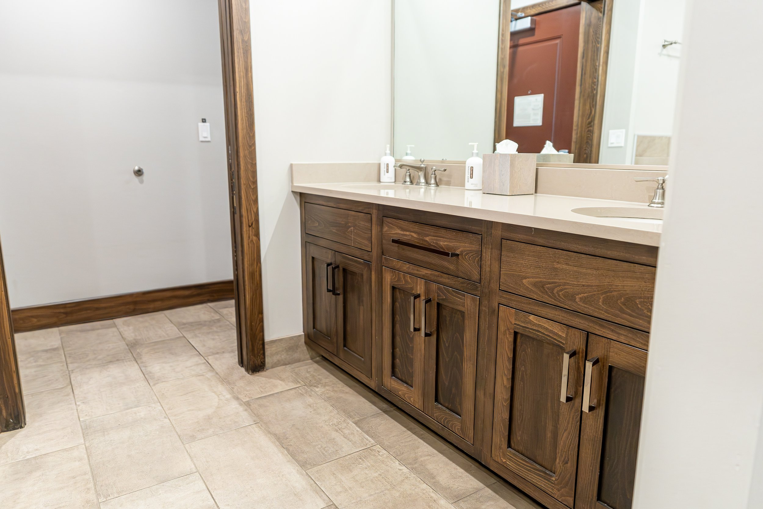 PrestigeWoodworks_Cable_Mountain_Lodge-39.jpg