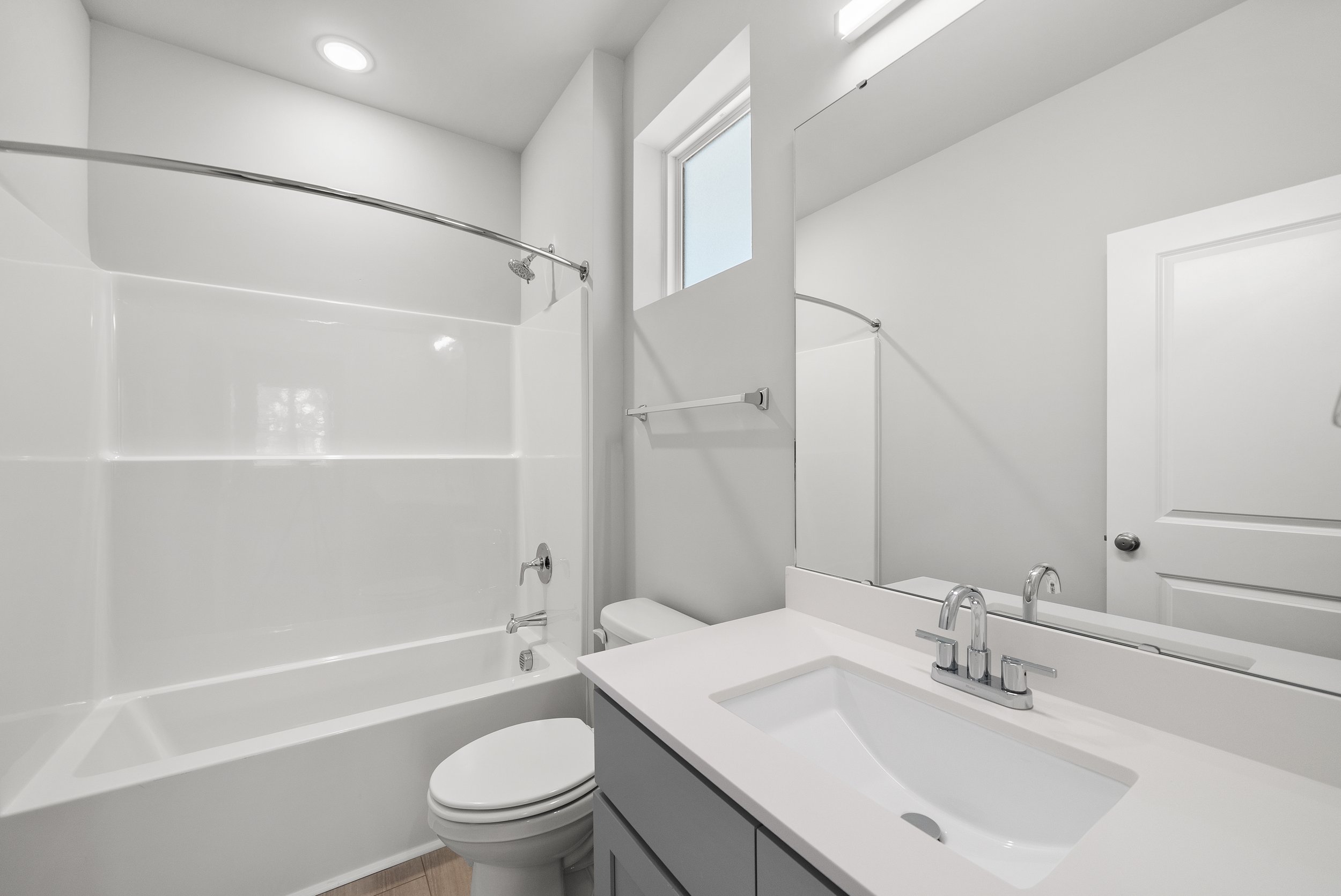 bathroom 3.jpg