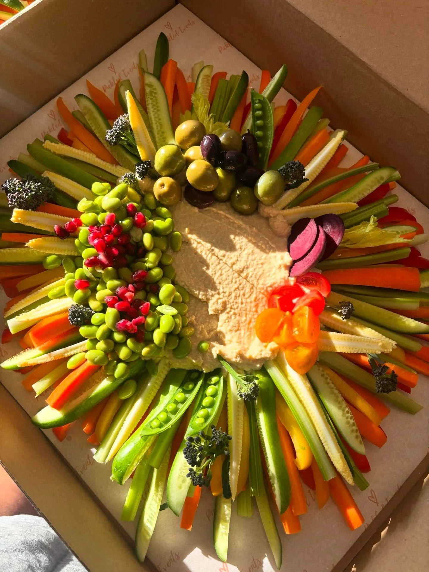 P I C N I C 
P L A T T E R S 
🍇 🥖 🥗 🧀 🥪 🍉 🥔 🍋 

Our new picnic platters have been a hit this summer! Great for meeting up with friends, corporate lunches or smaller parties 💕

Salads, sandwiches, sausage rolls, cheesy twists, pork pie and sw