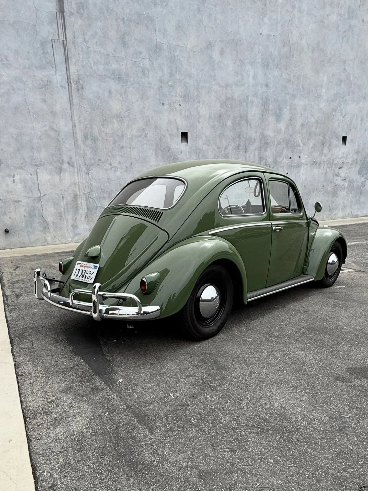 The &rsquo;61 Beetle runs the last year of the classic snowflake tail lamps. These were the final small, vintage housings before VW had to switch to bigger safety lights. It is the cleanest rear end of the early Beetles and the look purists chase. On