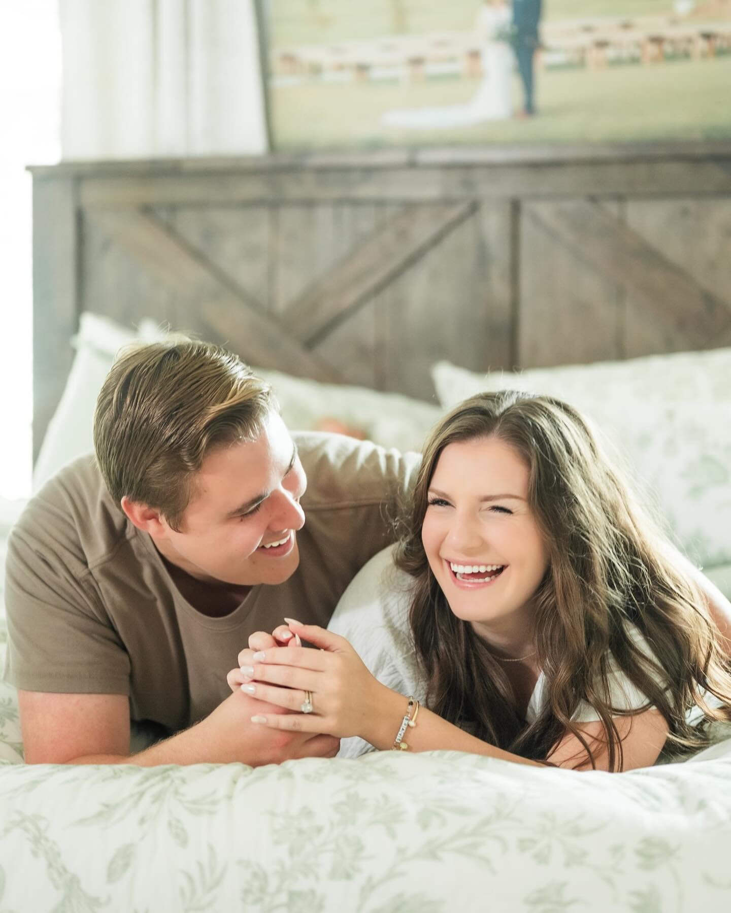 Ever thought about taking couples photos&hellip; at home? 

To celebrate one year of being married, we captured Ben and Alexa in their own space! I love how cozy and fun this session was. 

Plus, when they look back on it in the coming years, they&rs