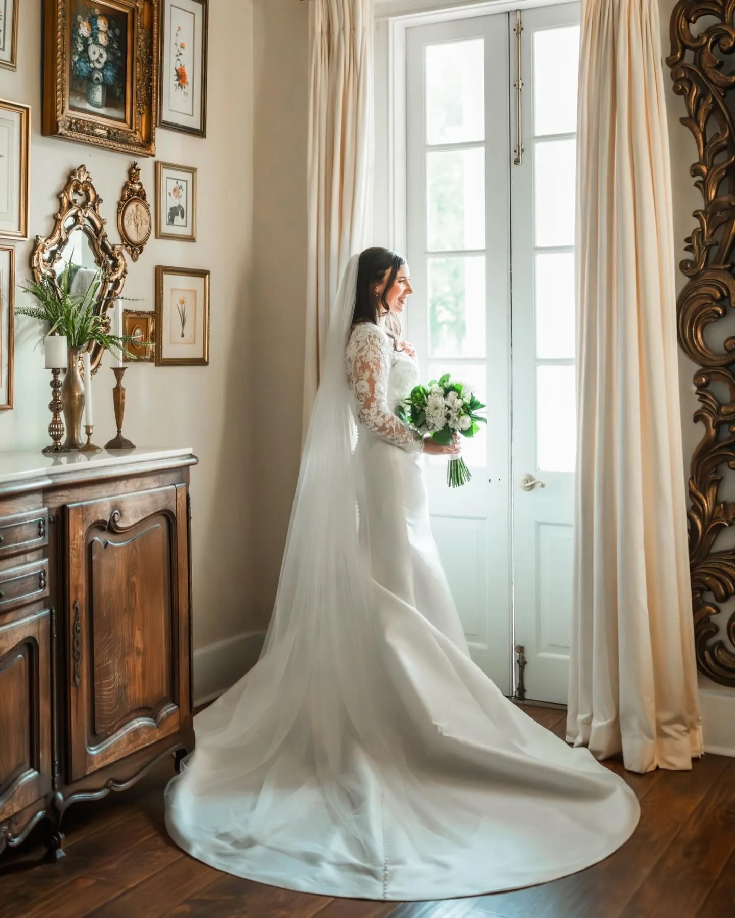 Ali&rsquo;s timeless bridals! I loved her lace button up jacket, and the versatility to remove it for the dance floor! Also, I am always a fan of bridals at @whiteoakestateandgardens. There are so many places to shoot here, we just do not stop moving