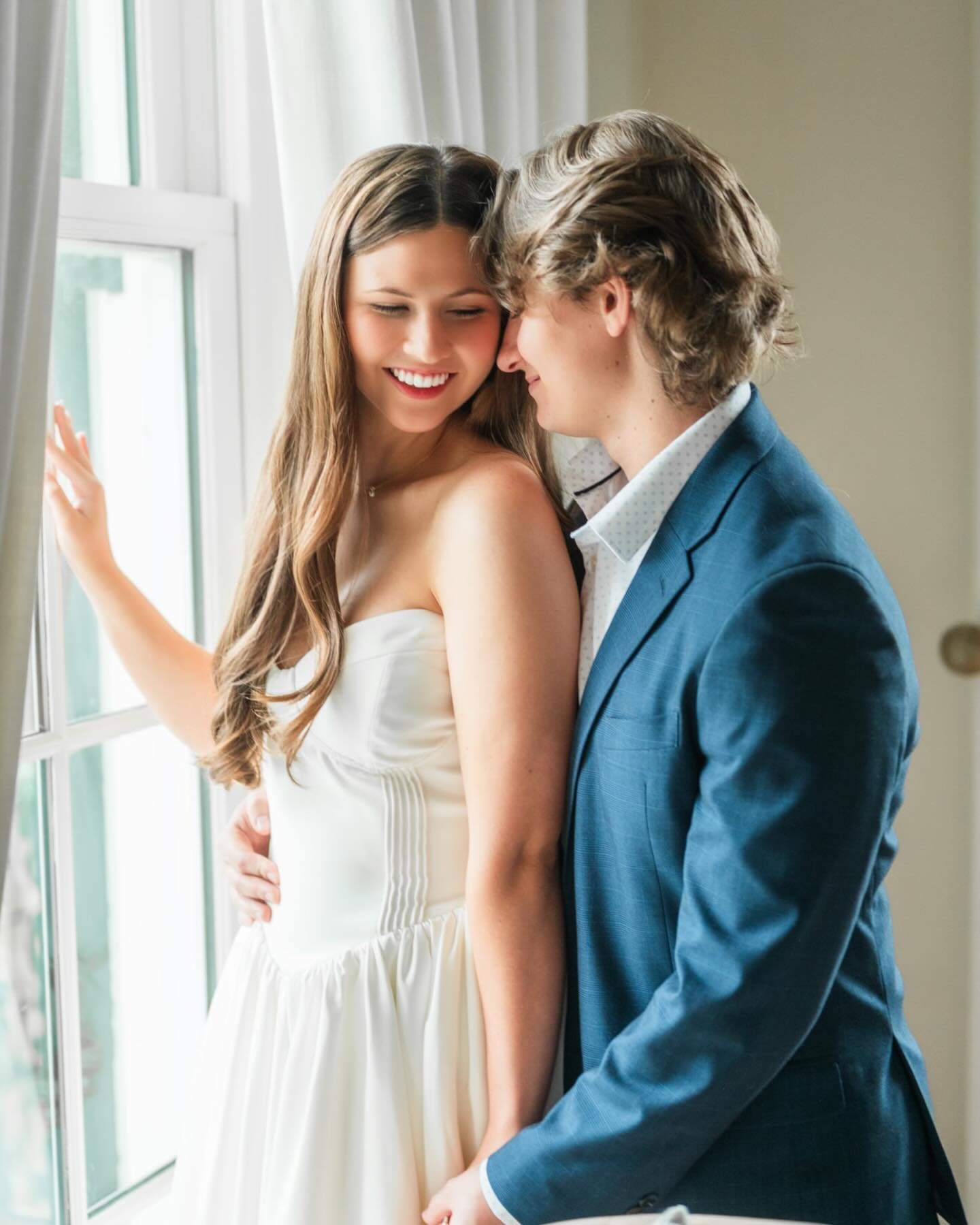 When your rainy day session turns out like THIS! 

Thank you so much to The Gilmour for squeezing us in at the last second when the forecast wasn&rsquo;t so kind. I loved this session and can already tell Kassie and Zack&rsquo;s wedding is going to b