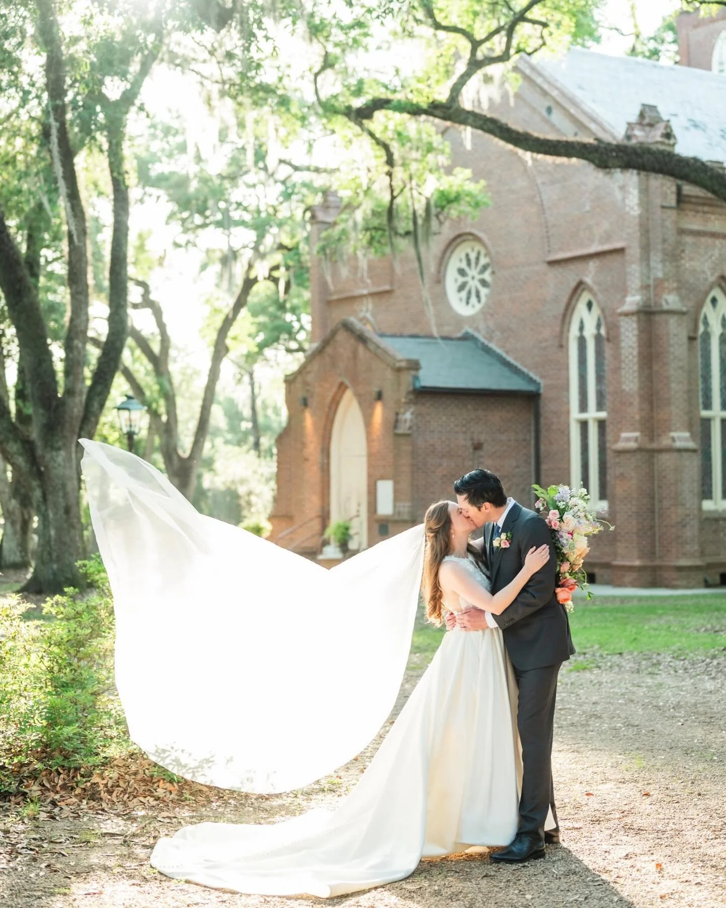 Introducing&hellip; Mr. and Mrs. Lion! It was such a joy to be a small part of Hayley and Ryan&rsquo;s amazing day! 

The care that the newly-weds have for their people was beautifully evident, and equally returned by their incredible friends and fam