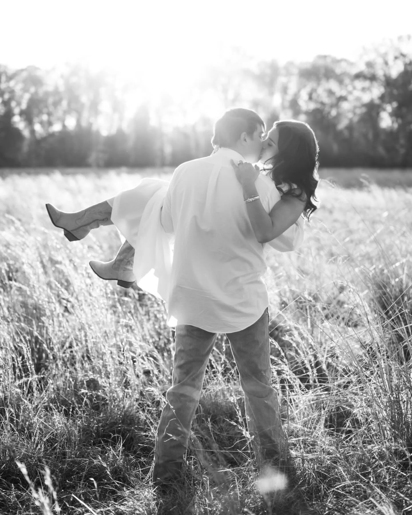 Showing off Bailey and Tyler today because they say &ldquo;I do!&rdquo; NEXT WEEK! So excited to celebrate y&rsquo;all!❤️

#BreAnneFryePhotography #TimelessWeddingPhotos #NOLAWeddingPhotographer #NewOrleansWeddingPhotographer #NewOrleansWeddings #Bat