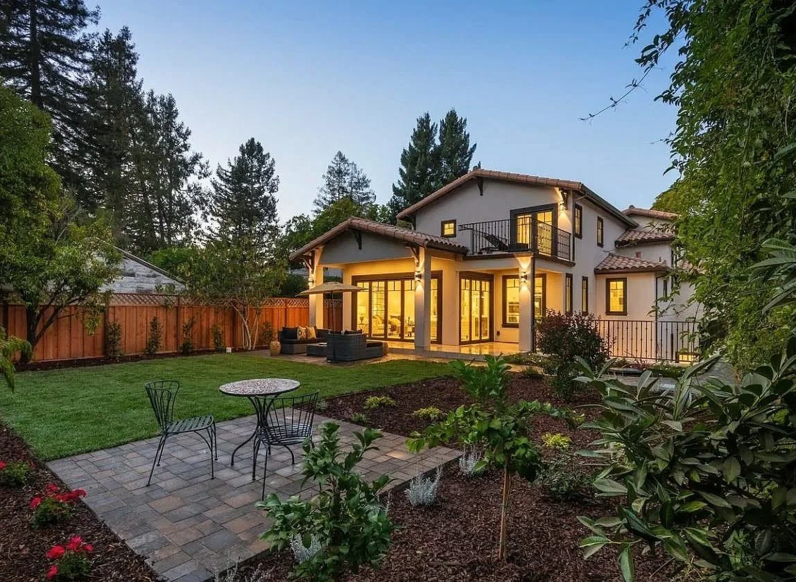Stunning backyard in Menlo Park by Three Pillars Construction.jpg